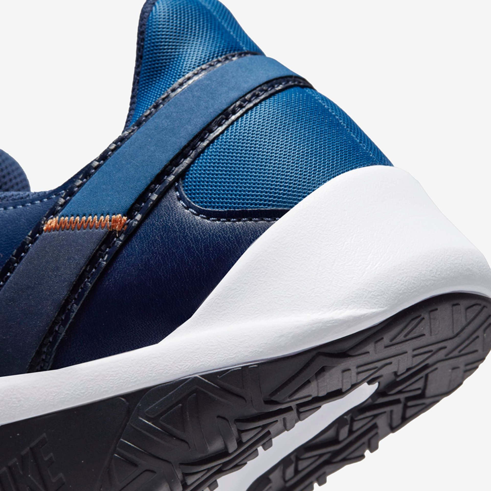 Tênis Nike Legend Essential 2 Masculino - Foto 8