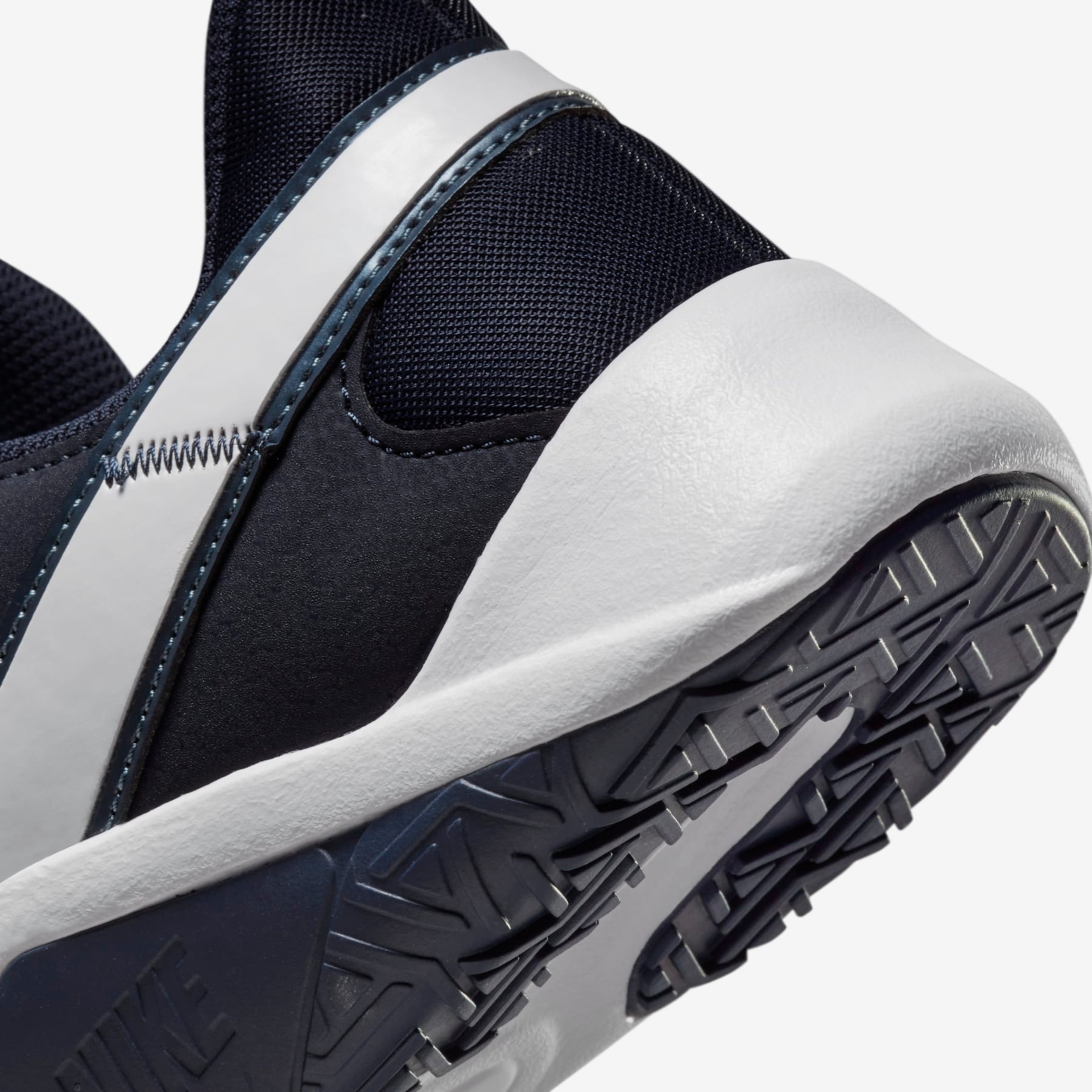 Tênis Nike Legend Essential 2 Masculino - Foto 8