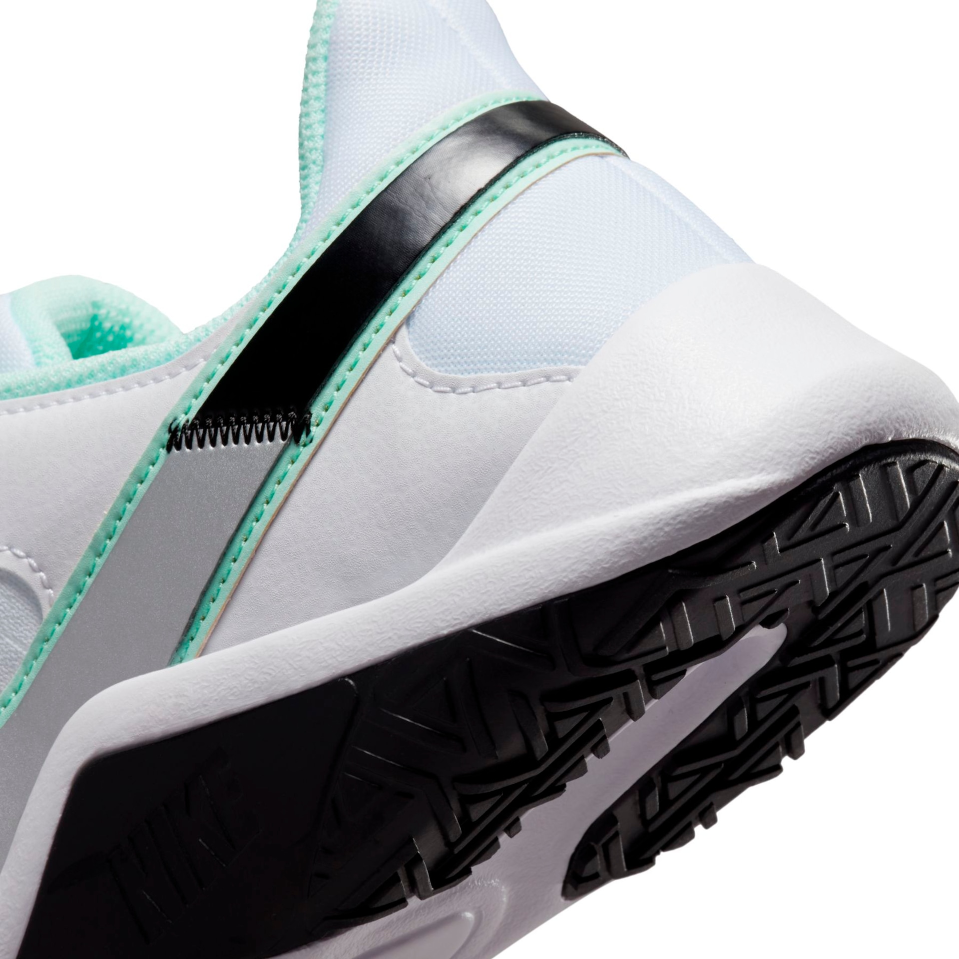 Tênis Nike Legend Essential 2 Feminino - Foto 8