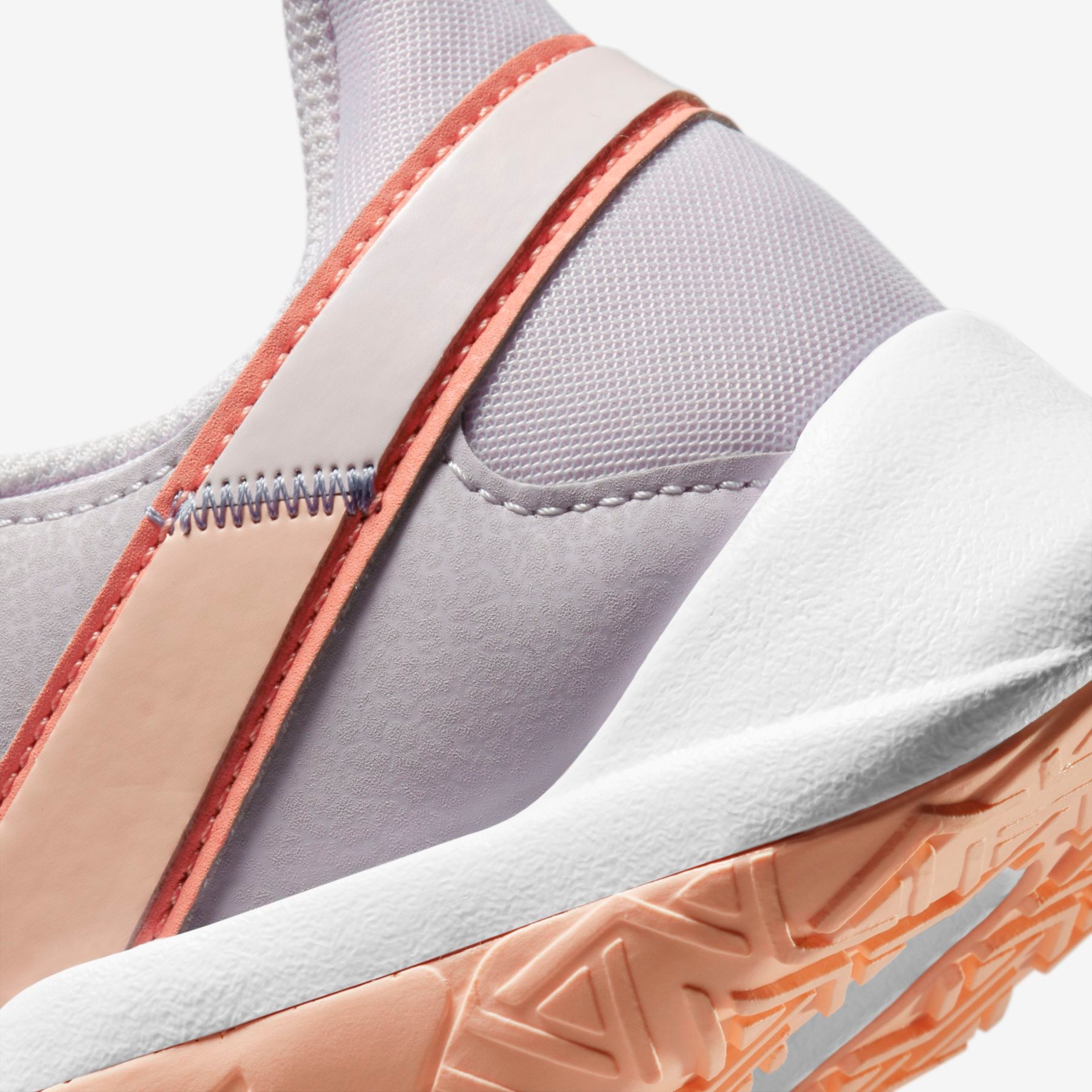 Tênis Nike Legend Essential 2 Feminino - Foto 8