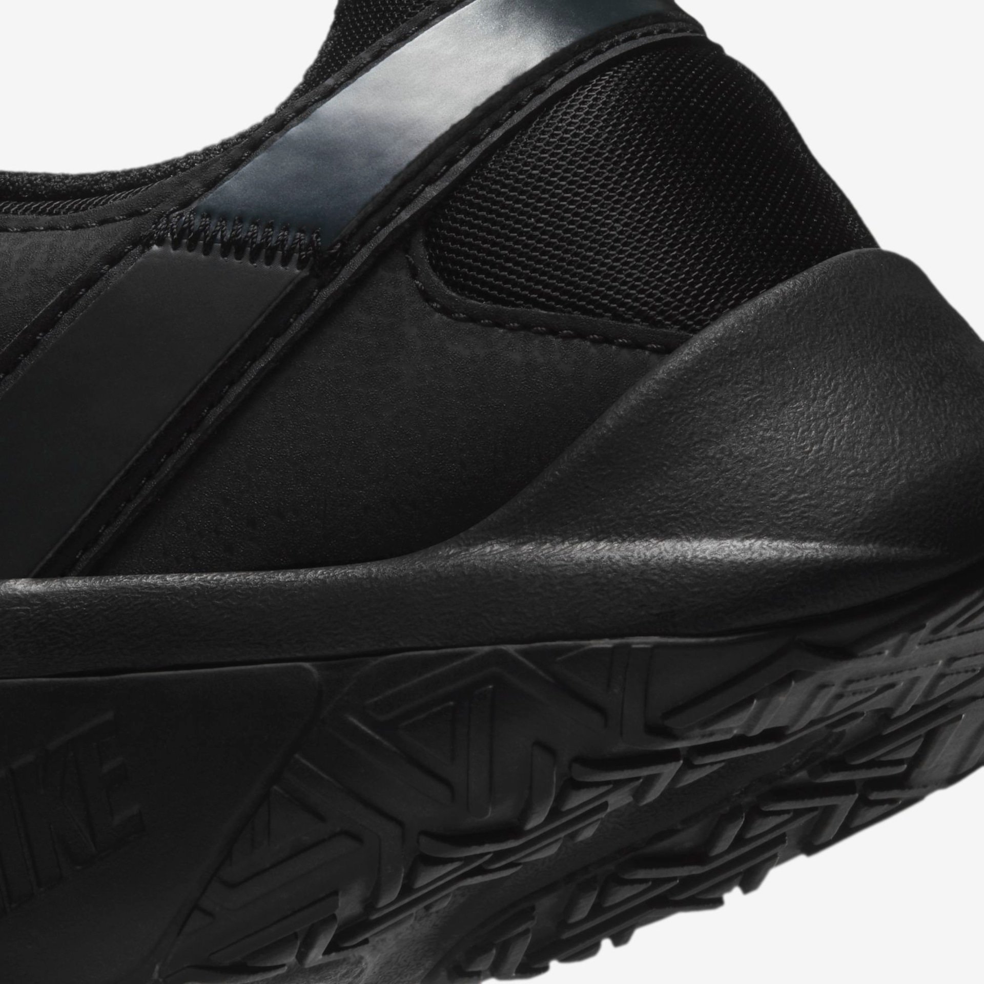 Tênis Nike Legend Essential 2 Feminino - Foto 8