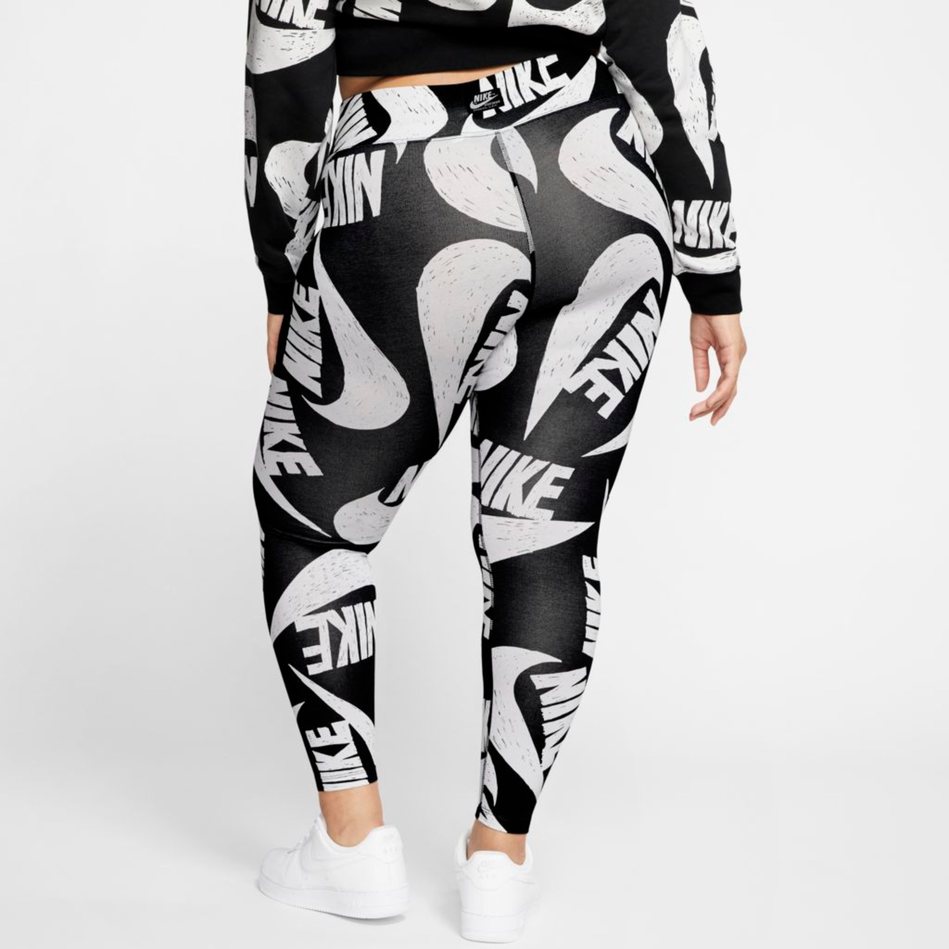 Plus Size - Legging Nike Sportswear Feminina - Foto 2