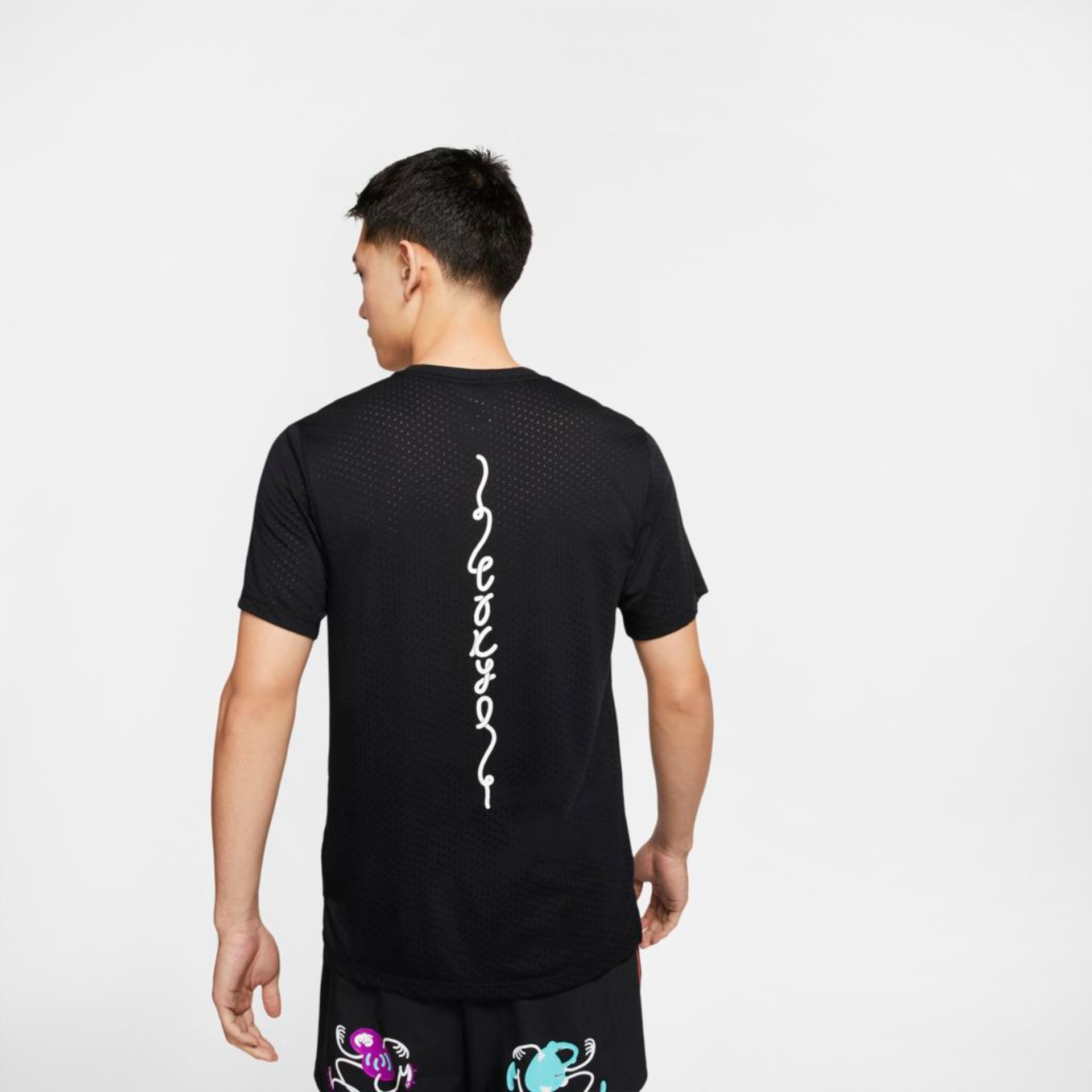 Camiseta Nike Rise 365 Tokyo Masculina - Foto 3