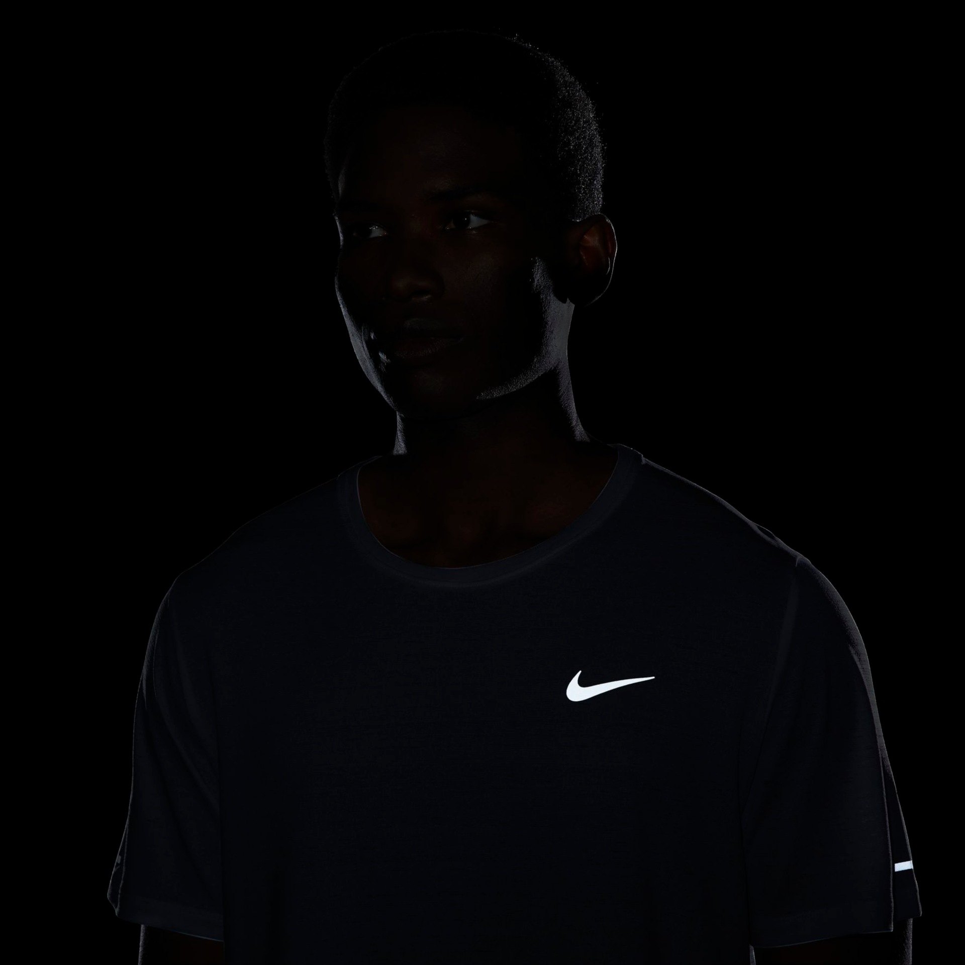 Camiseta Nike Dri-FIT Miler Top Masculina - Foto 7