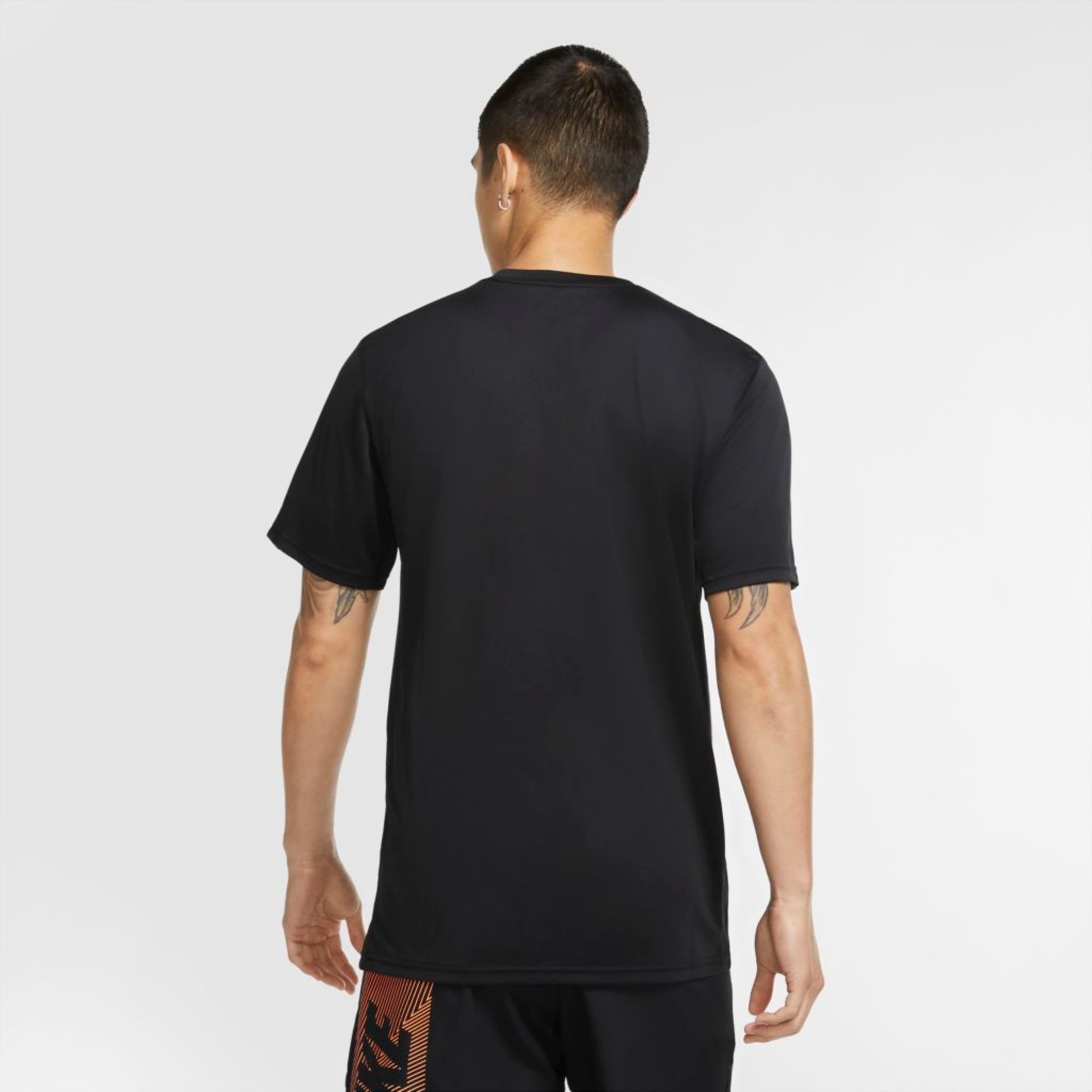 Camiseta Nike Dri-FIT Legend Masculina - Foto 2