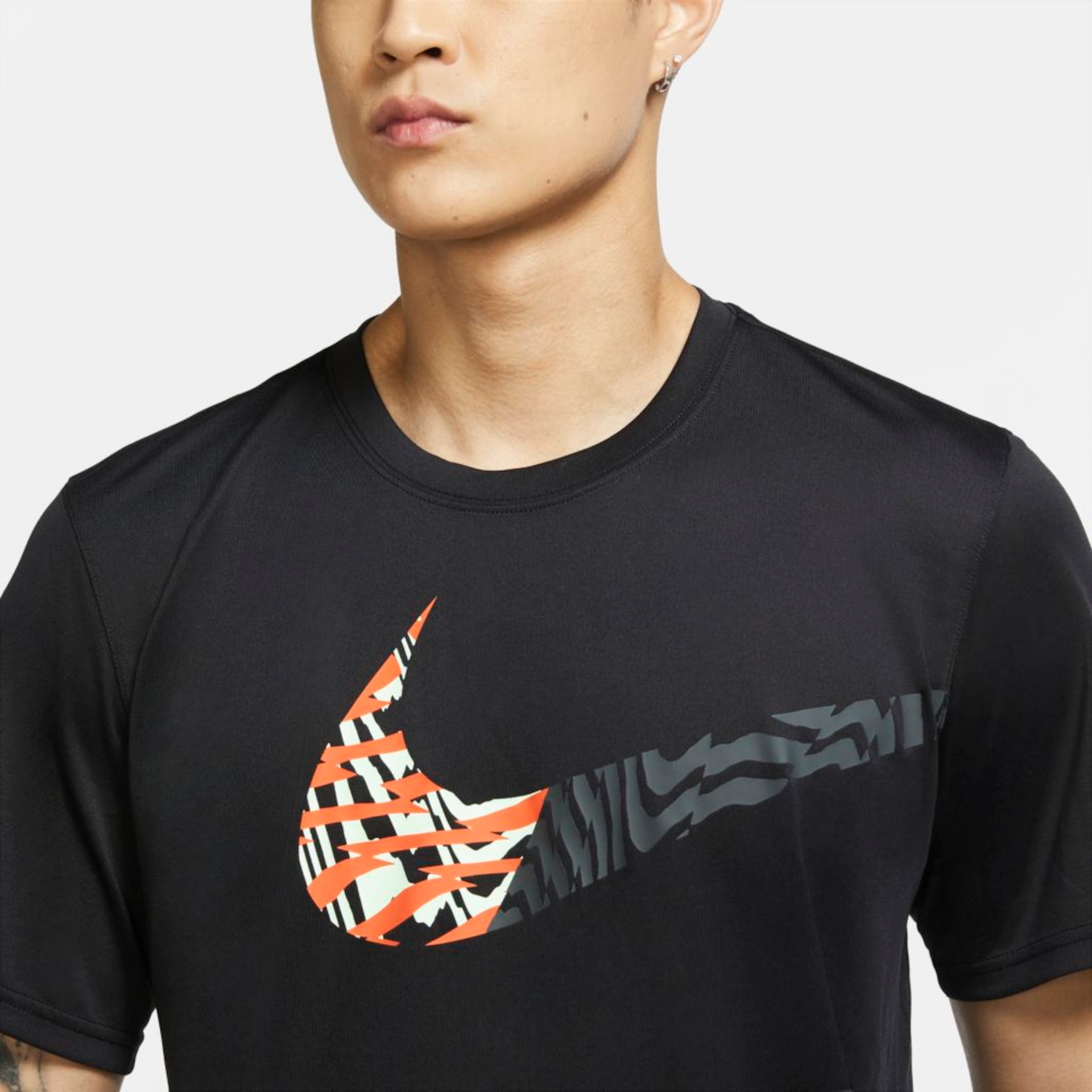 Camiseta Nike Dri-FIT Legend Masculina - Foto 3