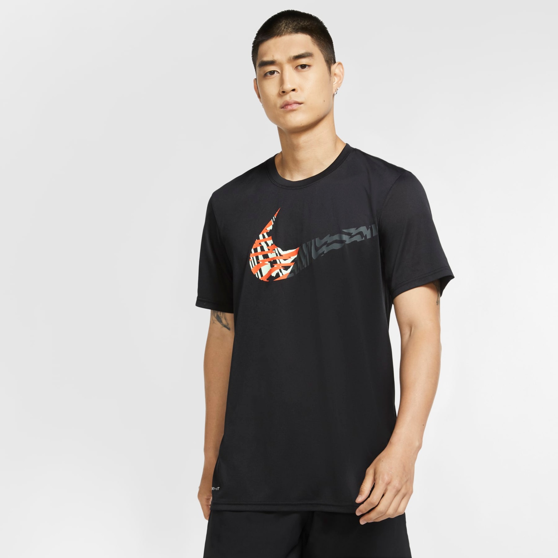 Camiseta Nike Dri-FIT Legend Masculina - Foto 1