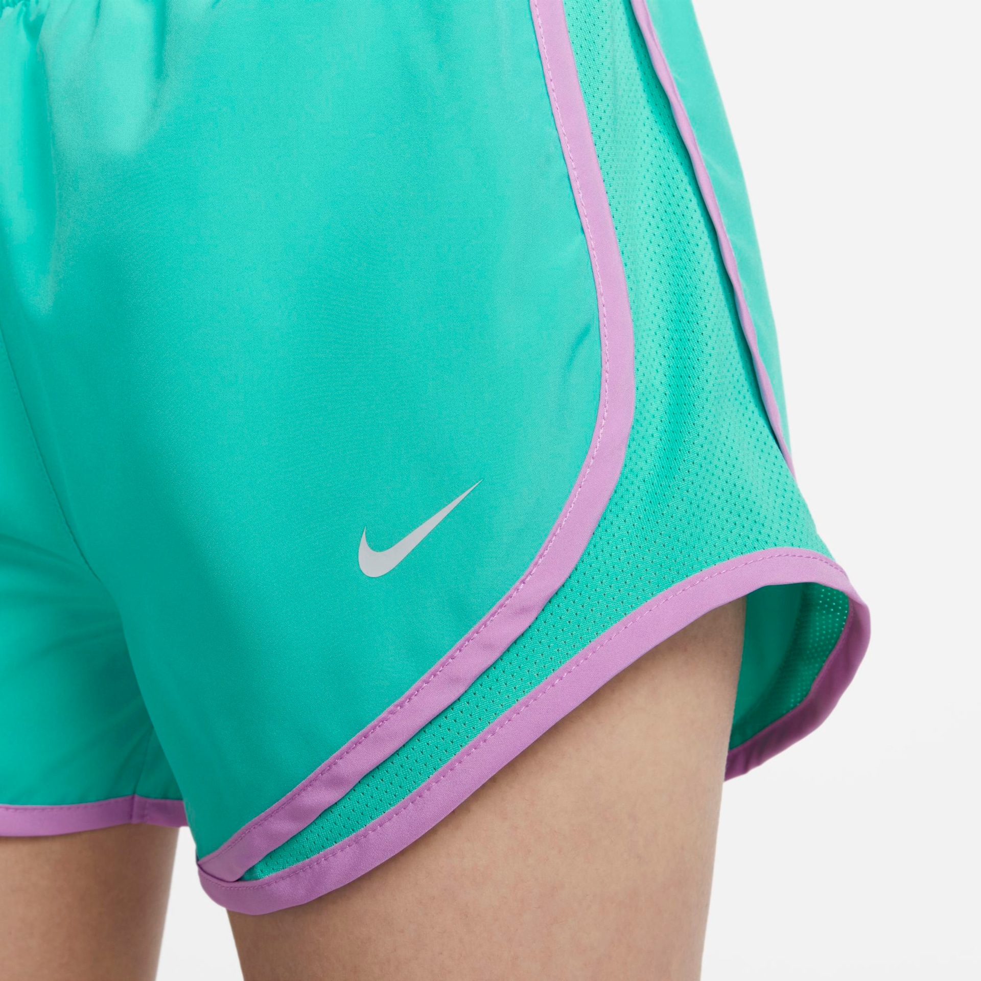 Shorts Nike Tempo Feminino - Foto 4