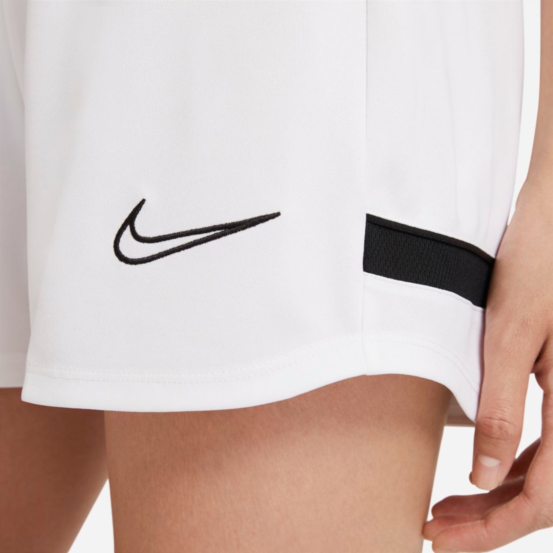 Shorts Nike Dri-FIT Academy Feminino - Foto 4
