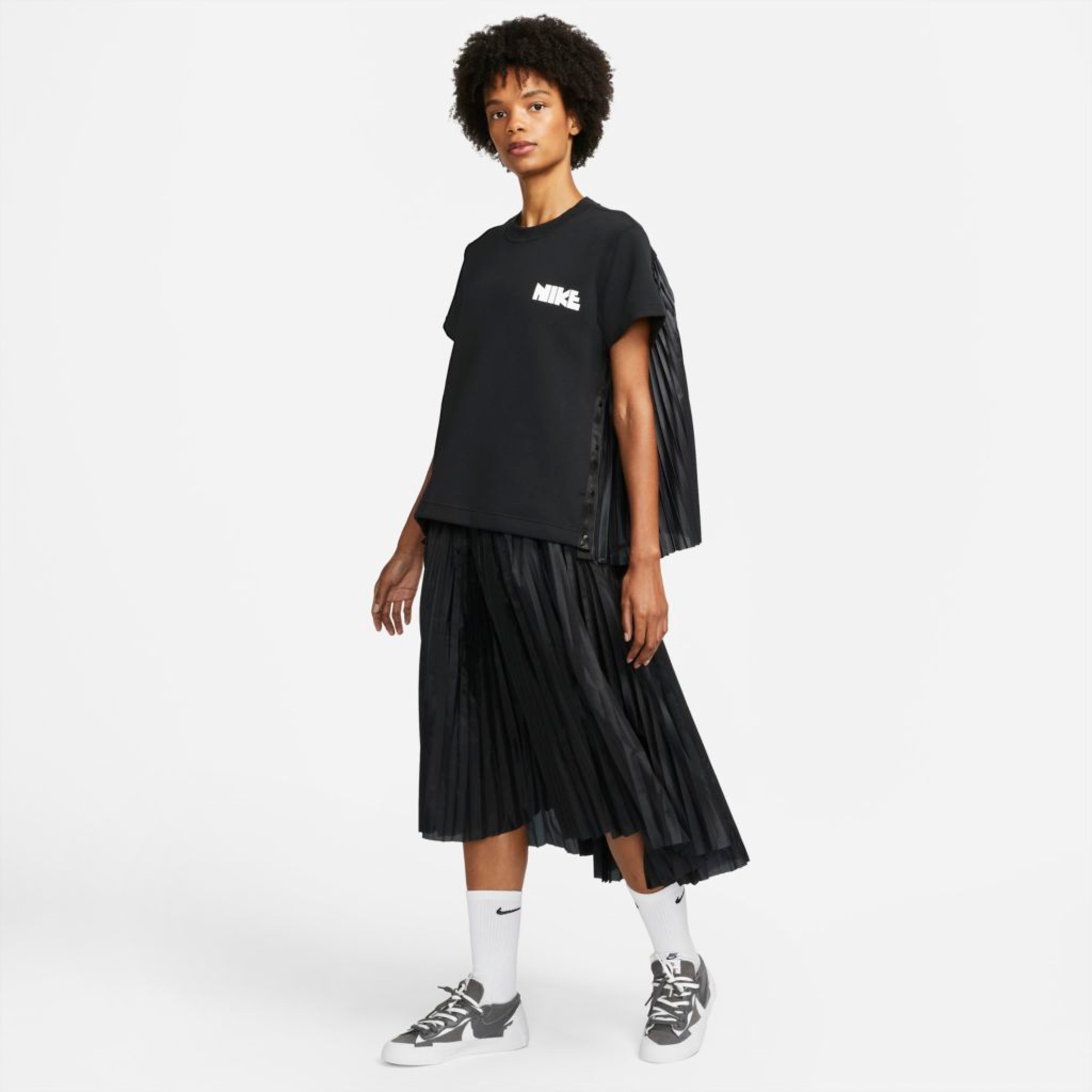 Saia Nike x Sacai Feminina - Foto 6