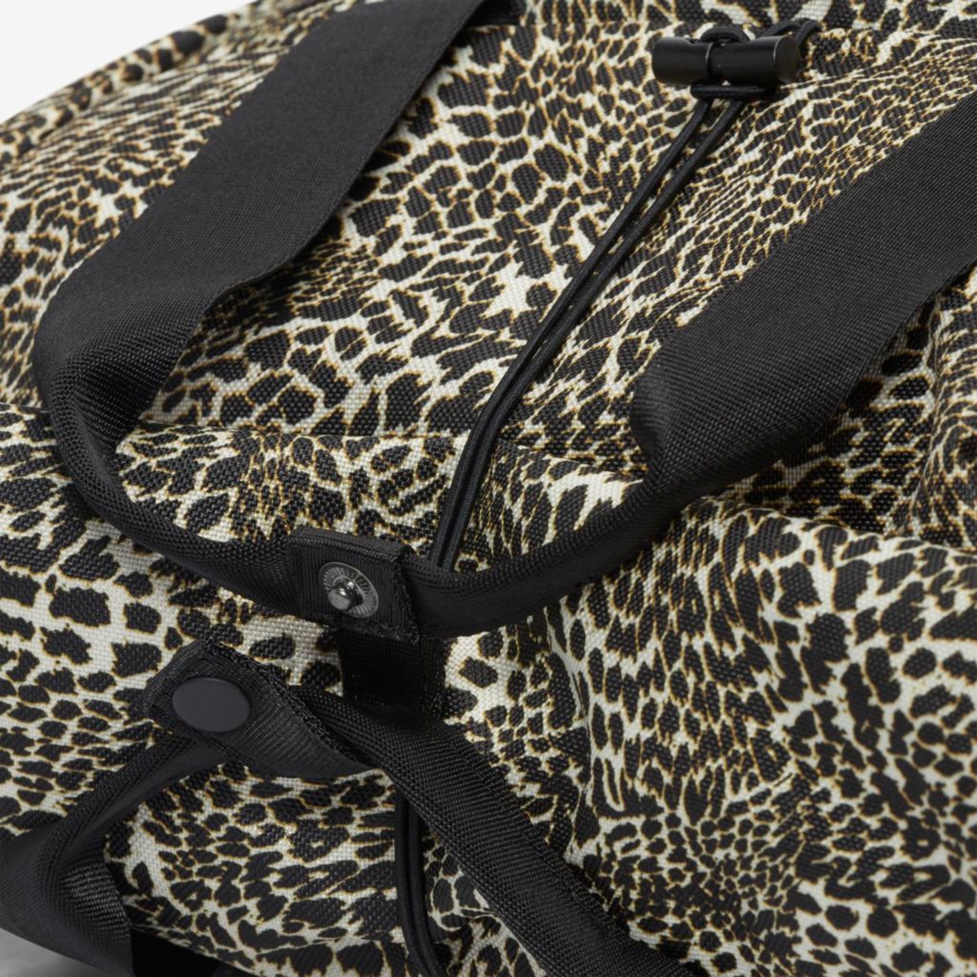 Mochila Nike Radiate Feminina - Foto 8