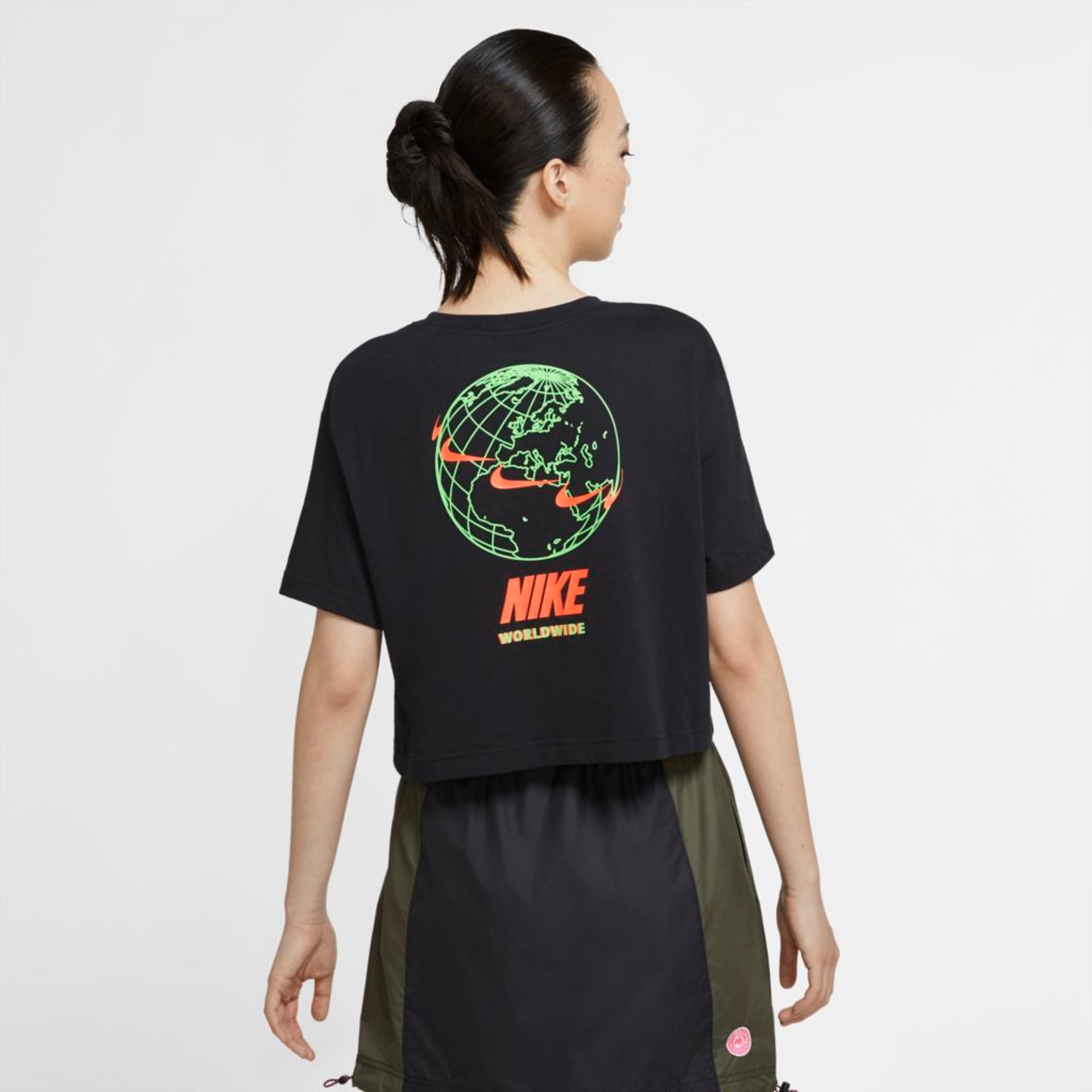 Camiseta Nike Sportswear Worldwide Feminina - Foto 2