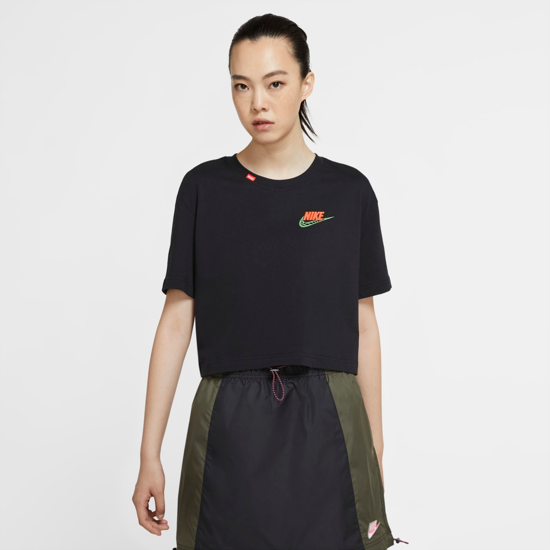 Camiseta Nike Sportswear Worldwide Feminina - Foto 1