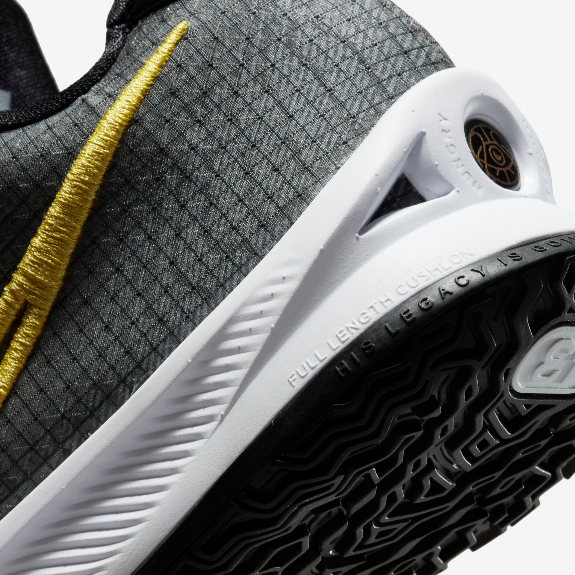 Tênis Nike Kyrie Low 4 Unissex - Foto 8