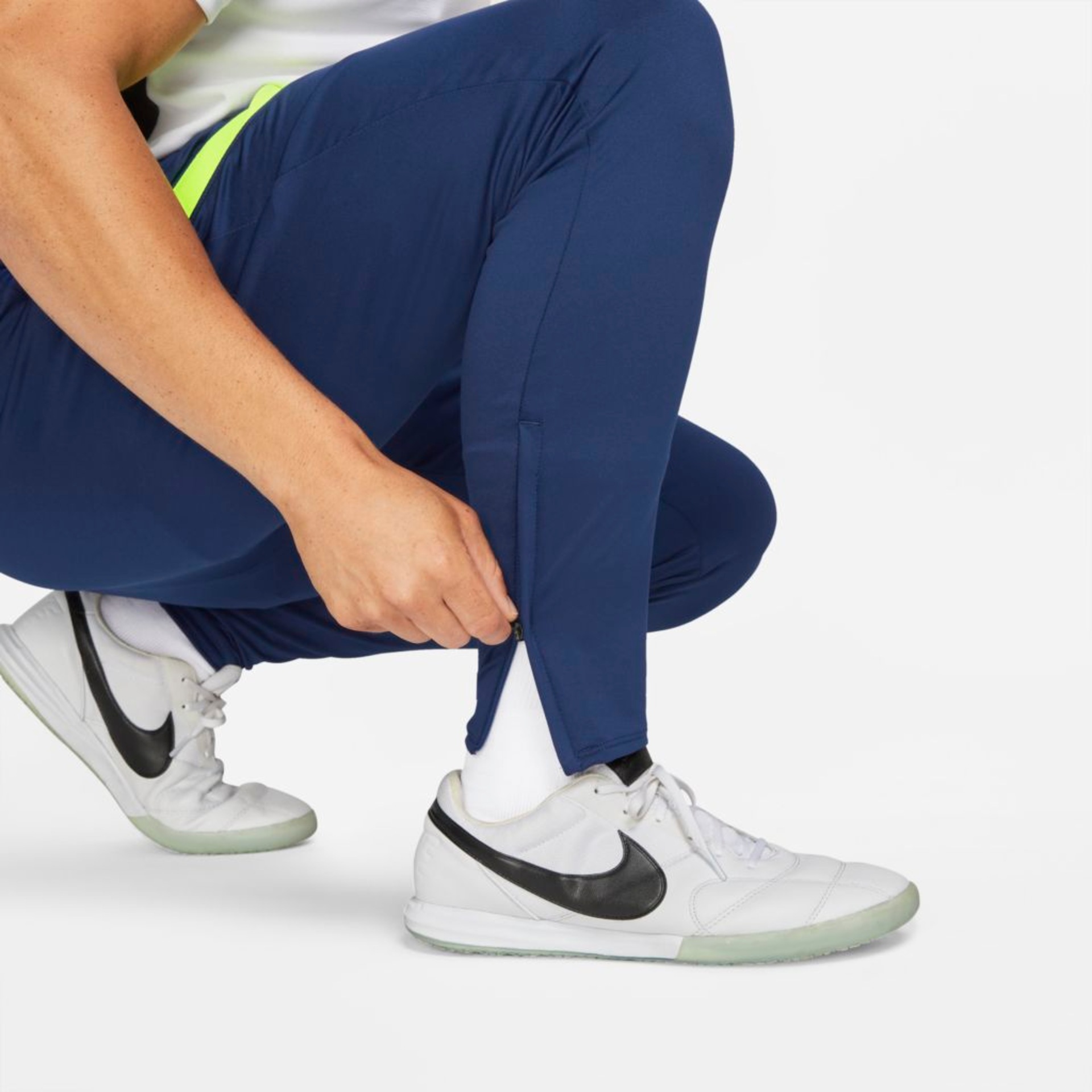 Calça Nike Dri-FIT Strike Masculina - Foto 5