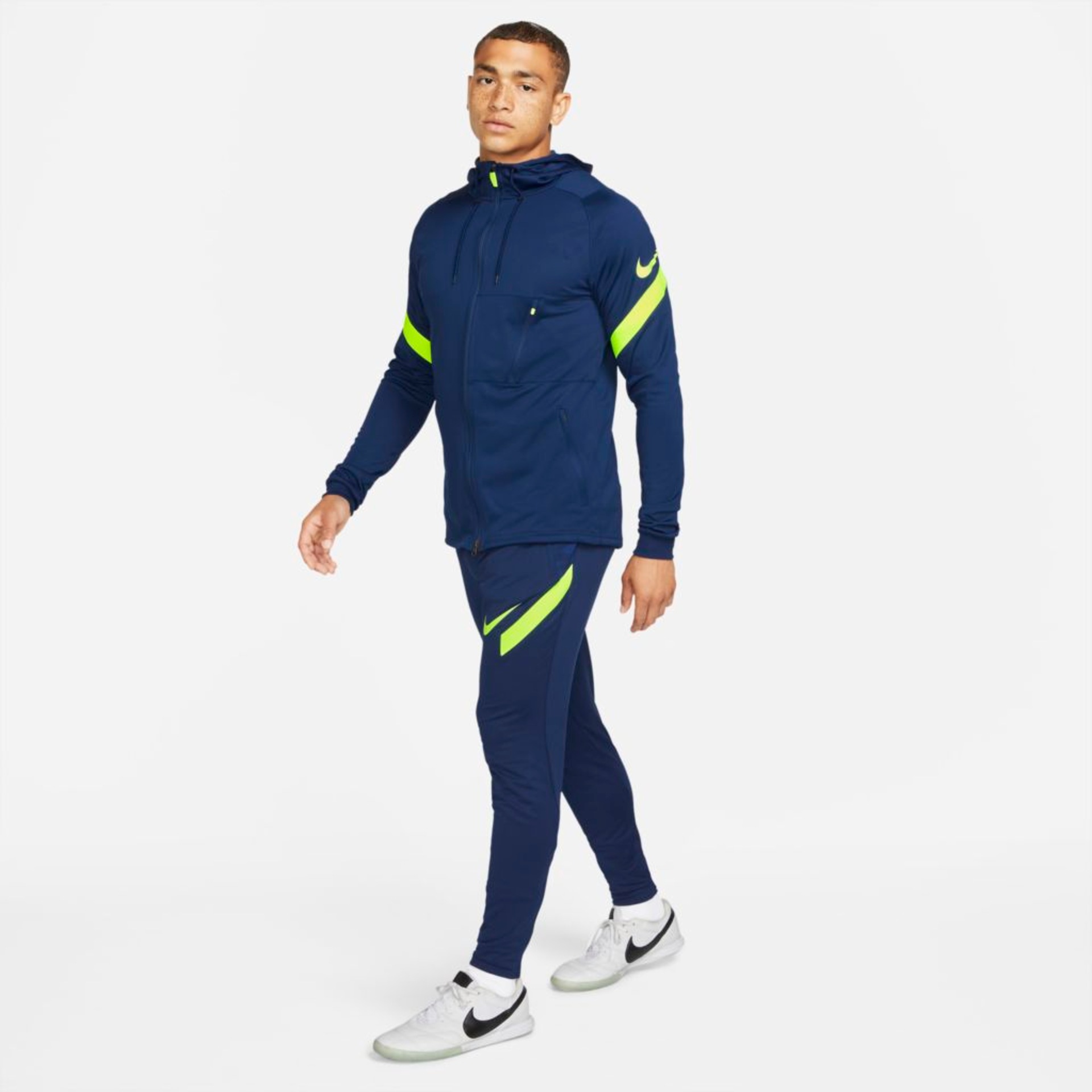 Calça Nike Dri-FIT Strike Masculina - Foto 6