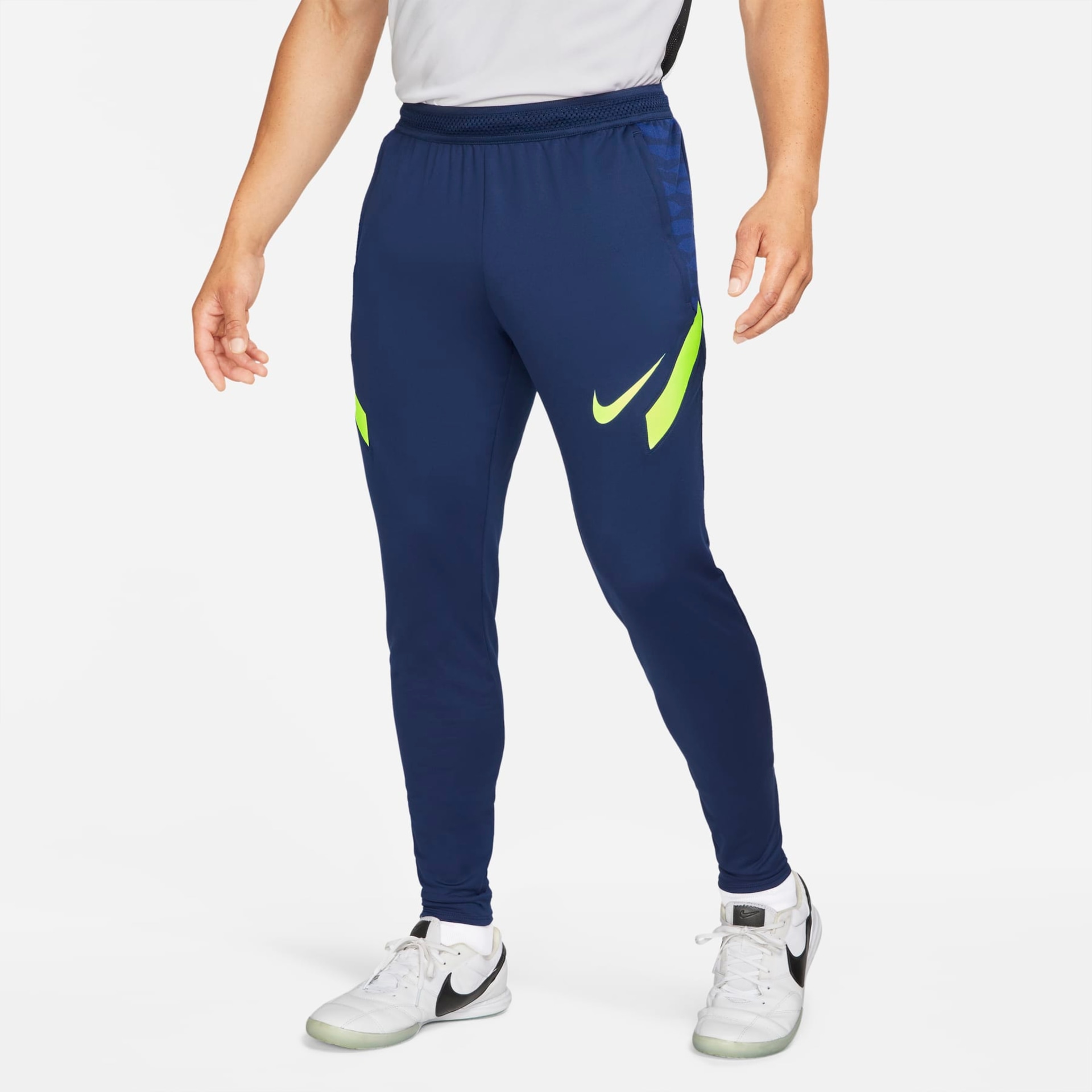 Calça Nike Dri-FIT Strike Masculina - Foto 1