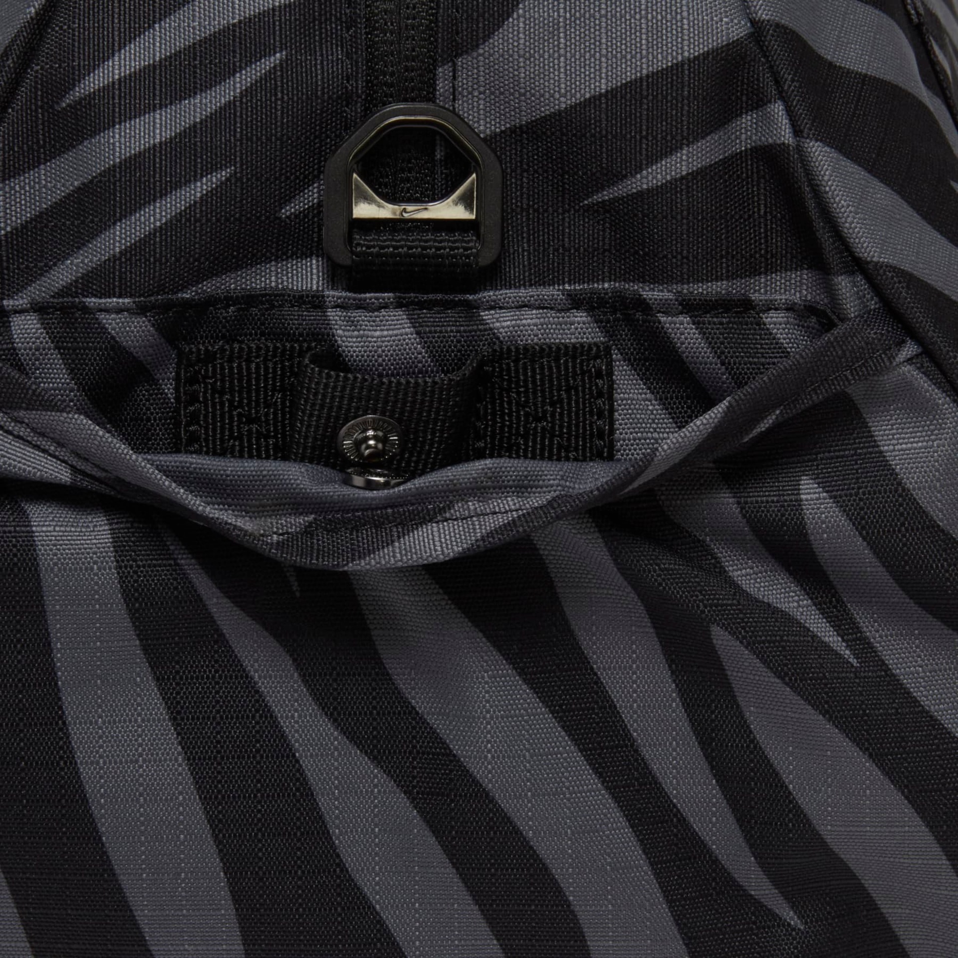 Bolsa Nike Gym Club Feminina - Foto 7