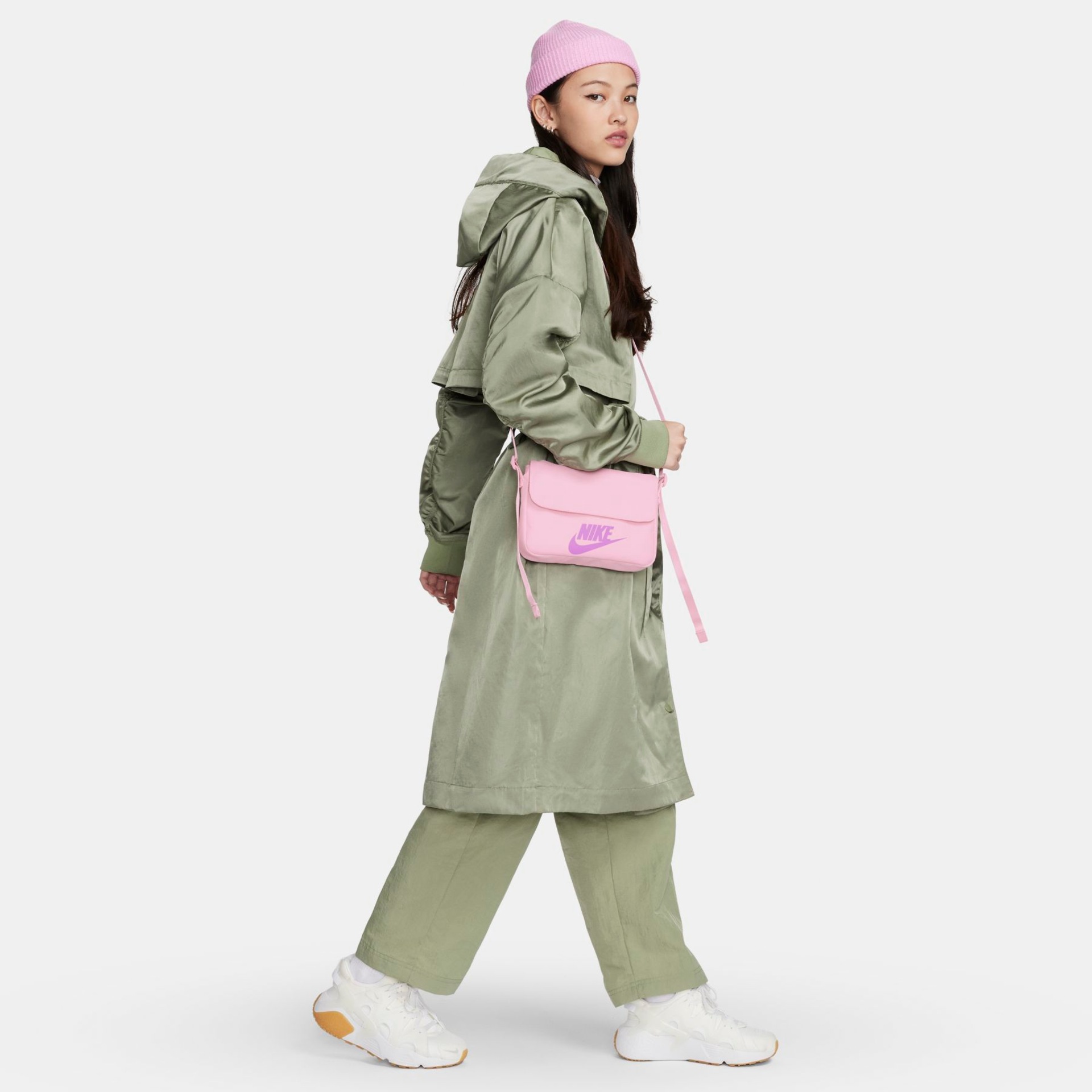 Bolsa Transversal Nike Sportswear Futura 365 Feminina - Foto 9