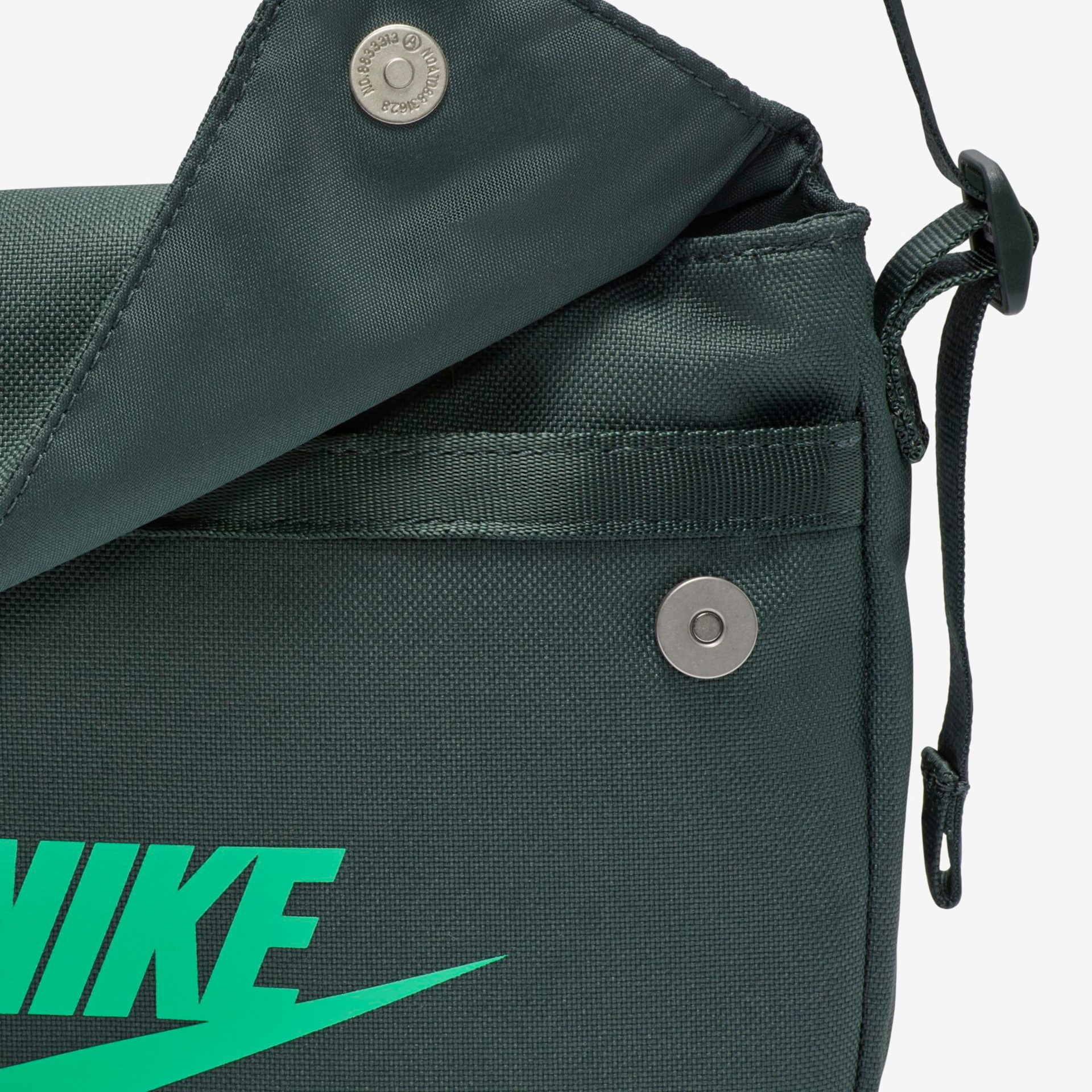 Bolsa Transversal Nike Sportswear Futura 365 Feminina - Foto 7