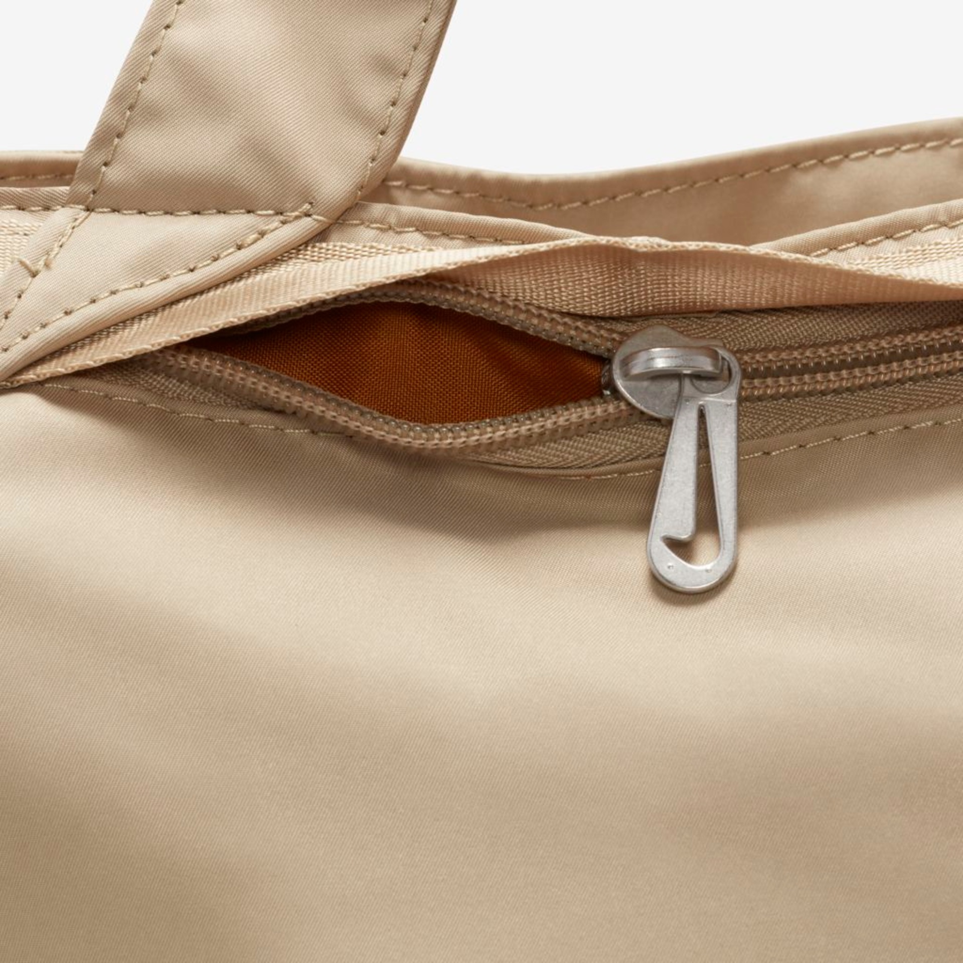 Bolsa Nike Sportswear Futura Luxe Feminina - Foto 7