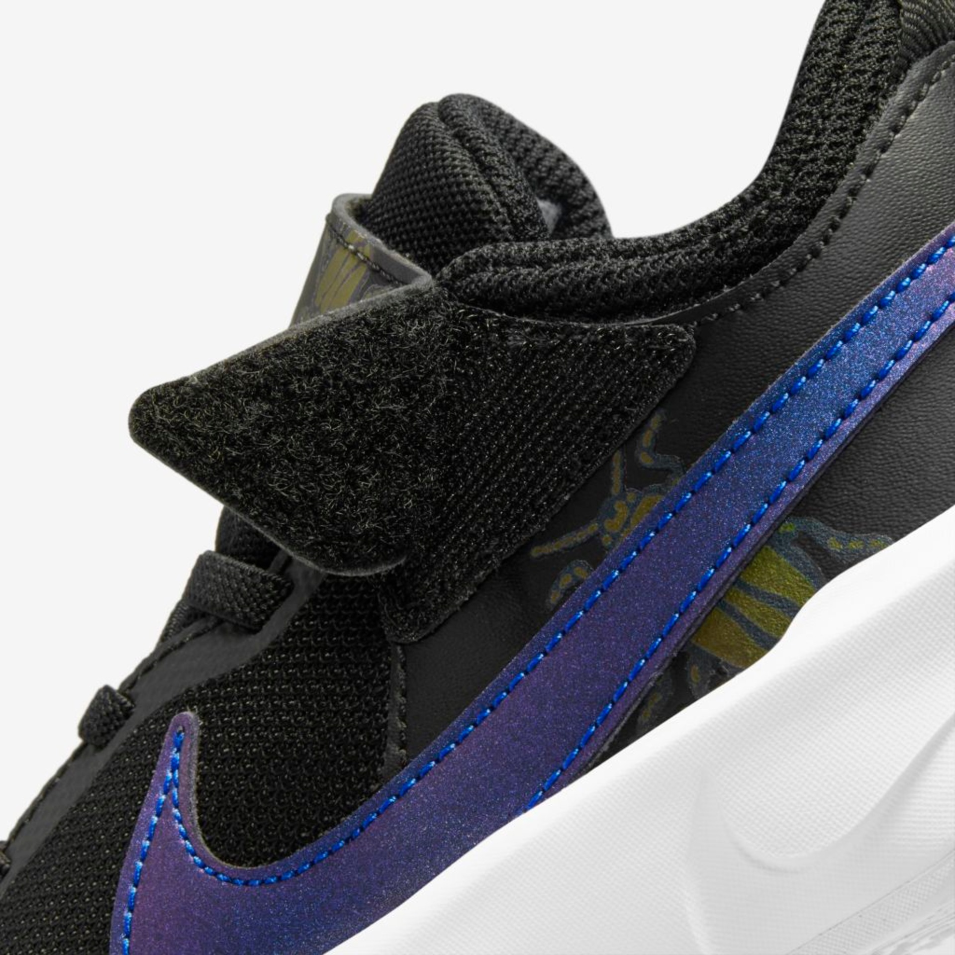 Tênis Nike Team Hustle D 10 Edição Especial Infantil - Foto 9