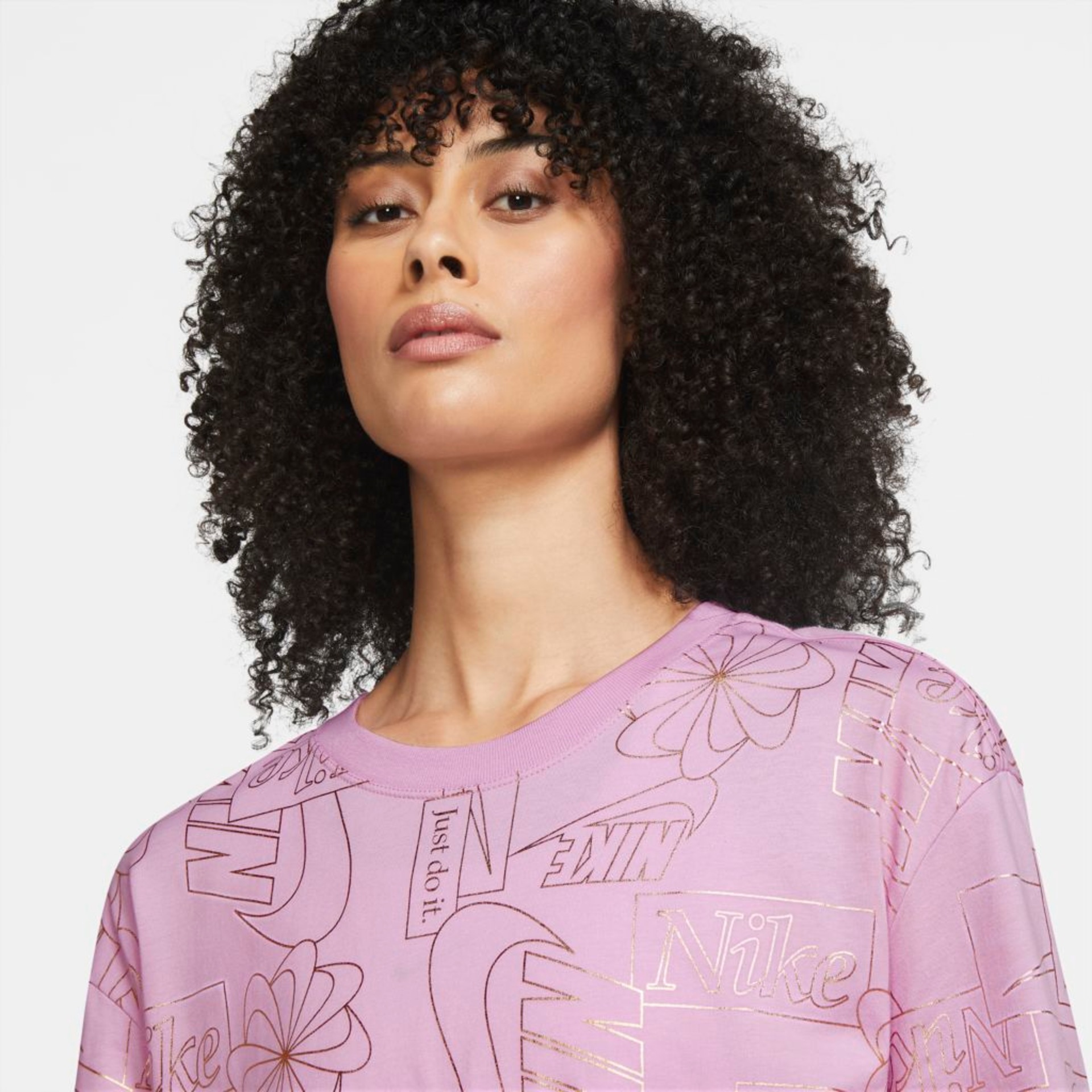 Camiseta Nike Sportswear Feminina - Foto 3