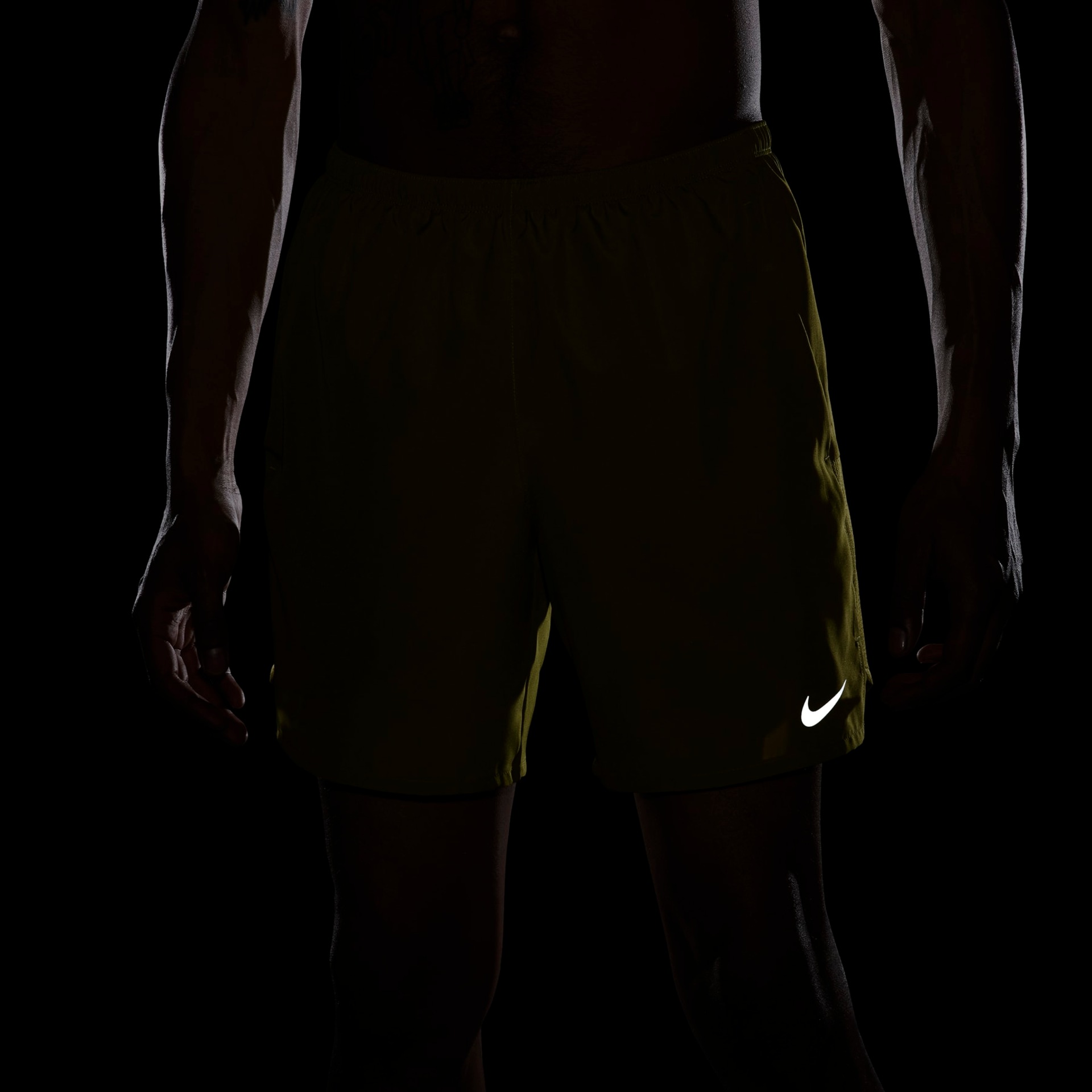 Shorts Nike Dri-FIT Challenger Masculino - Foto 10