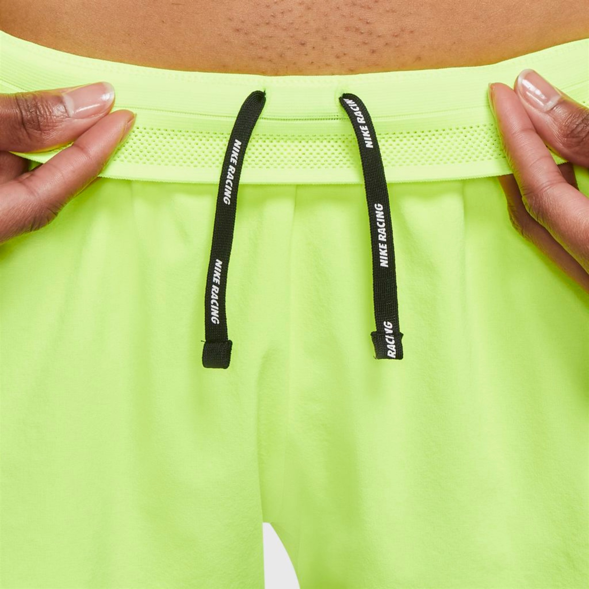 Shorts Nike AeroSwift Feminino - Foto 4