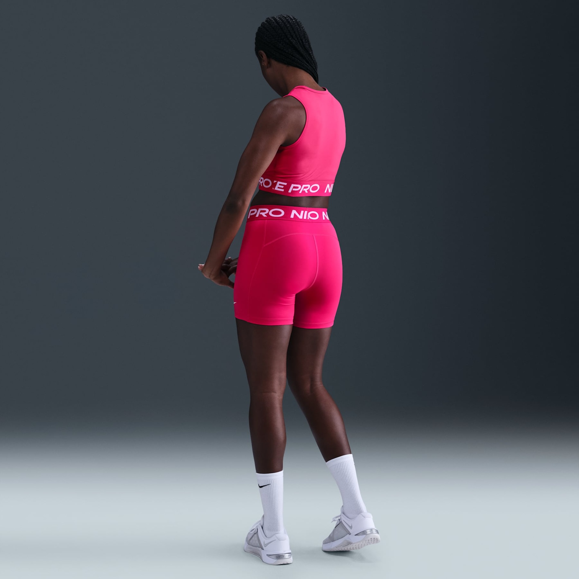 Shorts Nike Pro 365 Feminino - Foto 4