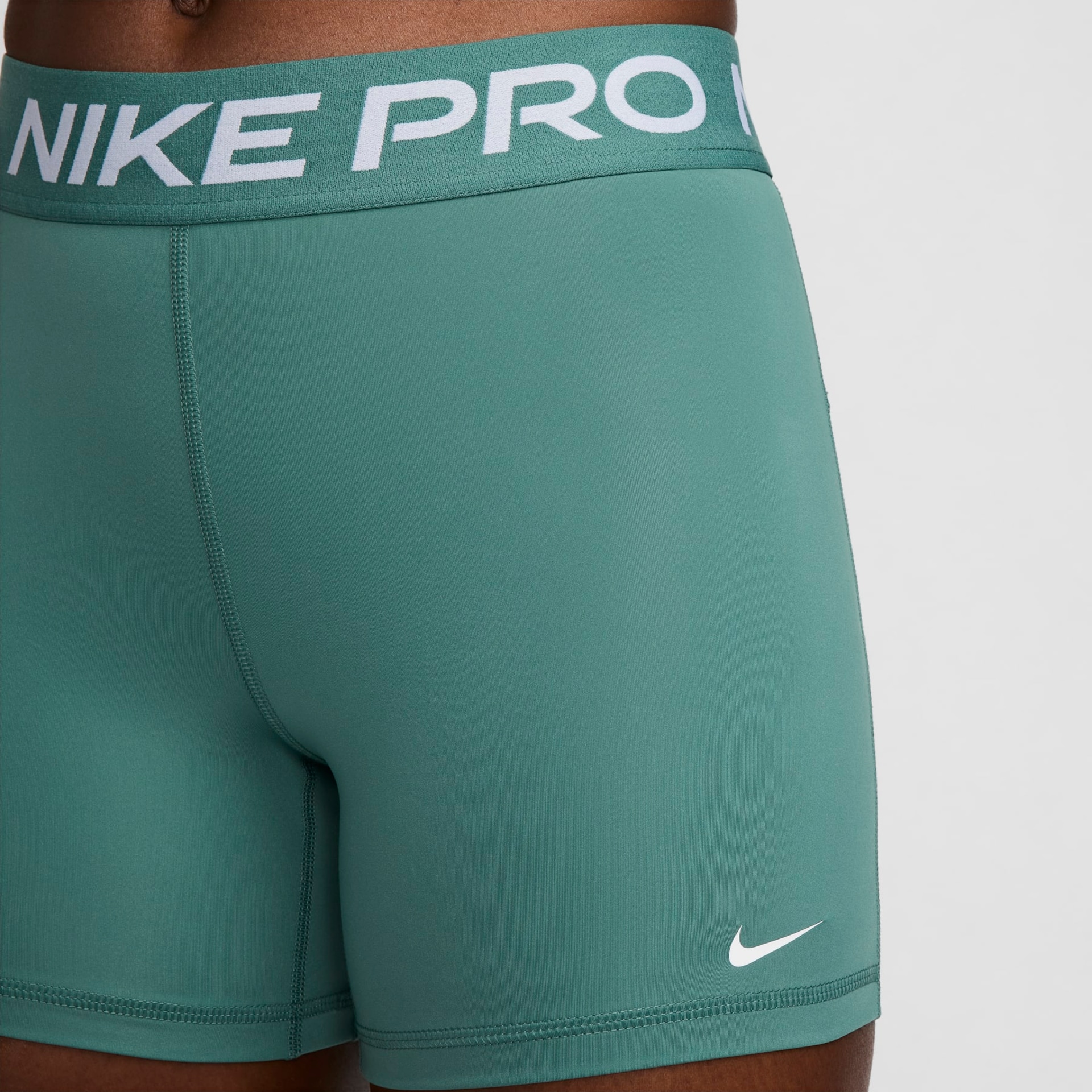 Shorts Nike Pro 365 Feminino - Foto 3