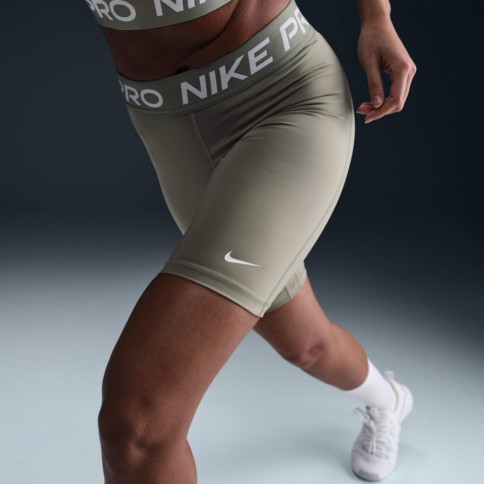 Shorts Nike Pro 365 Feminino - Foto 5