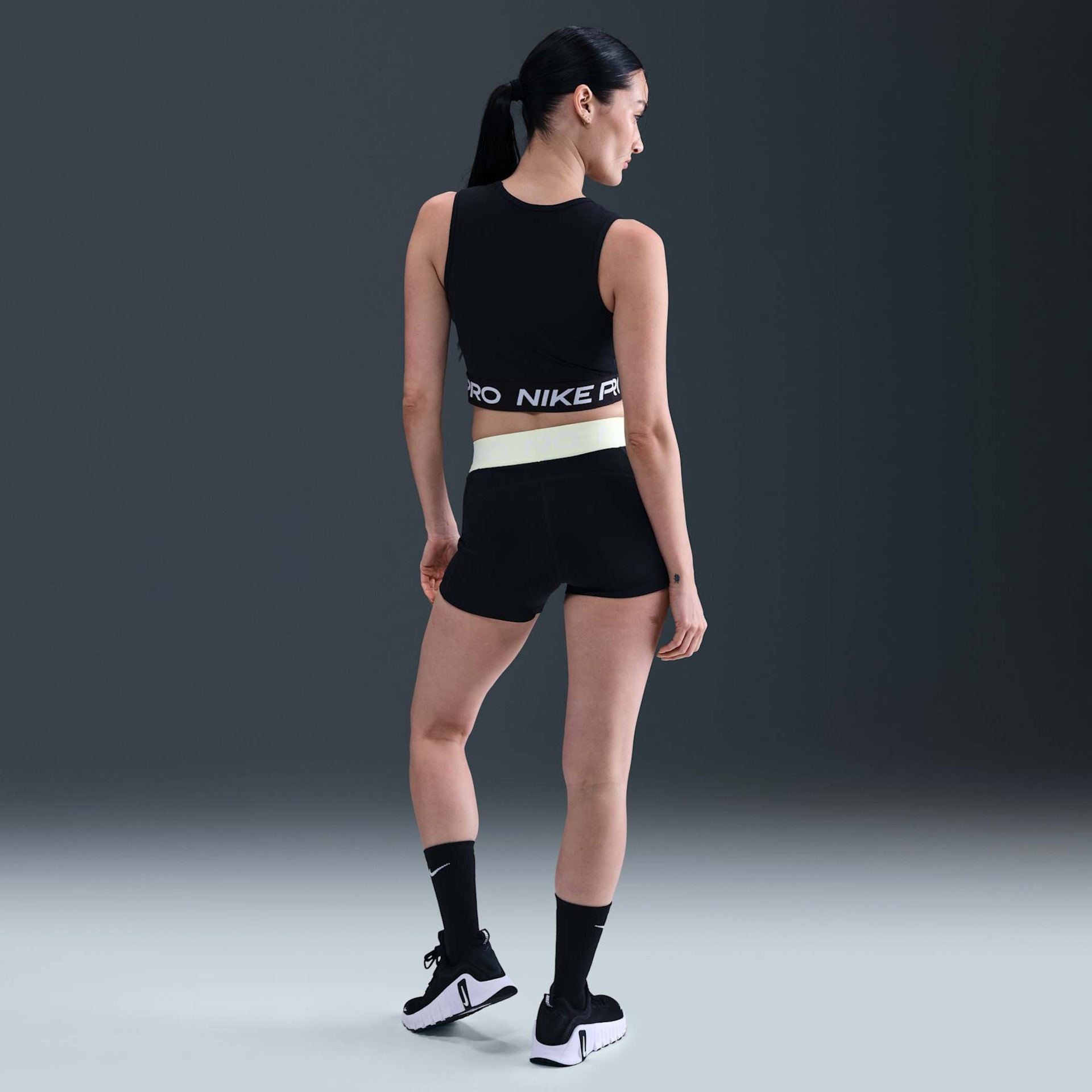 Shorts Nike Pro Feminino - Foto 4