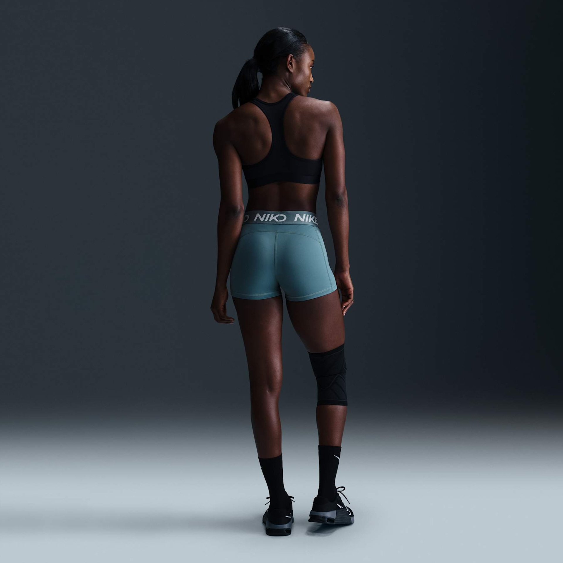 Shorts Nike Pro Feminino - Foto 4