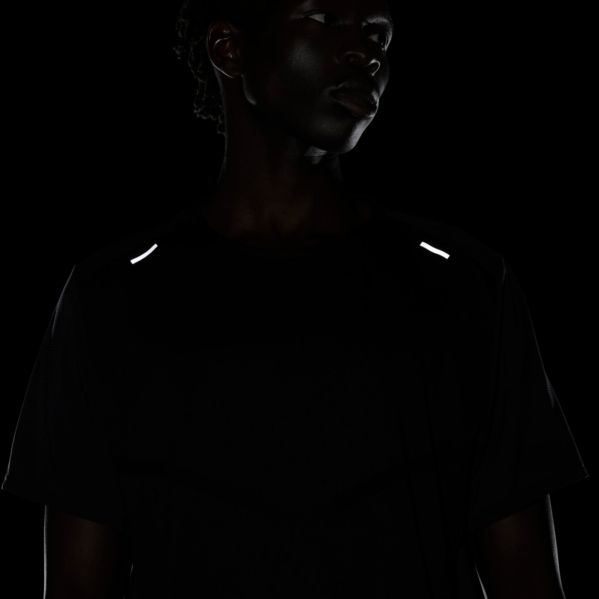 Camiseta Nike Rise 365 Run Division Masculina - Foto 11