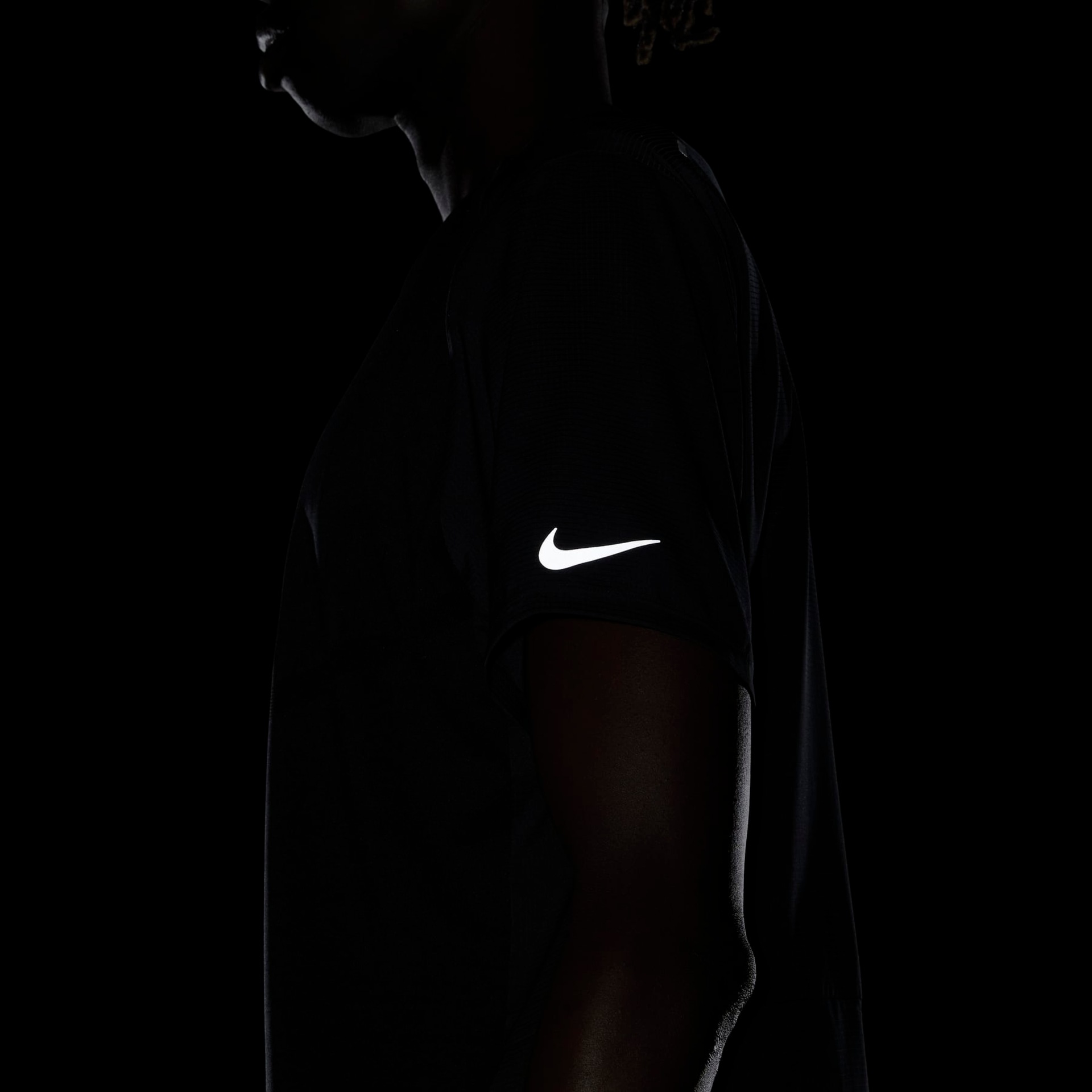 Camiseta Nike Rise 365 Run Division Masculina - Foto 12