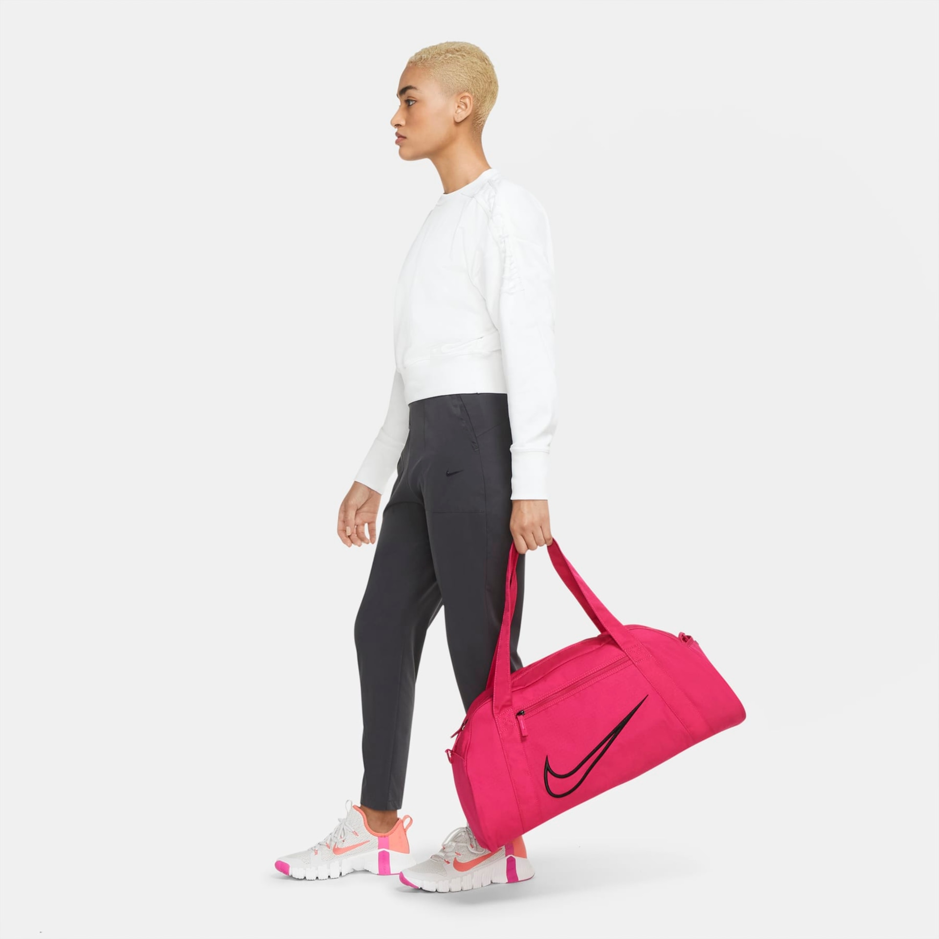 Bolsa Nike Gym Club Feminina - Foto 11