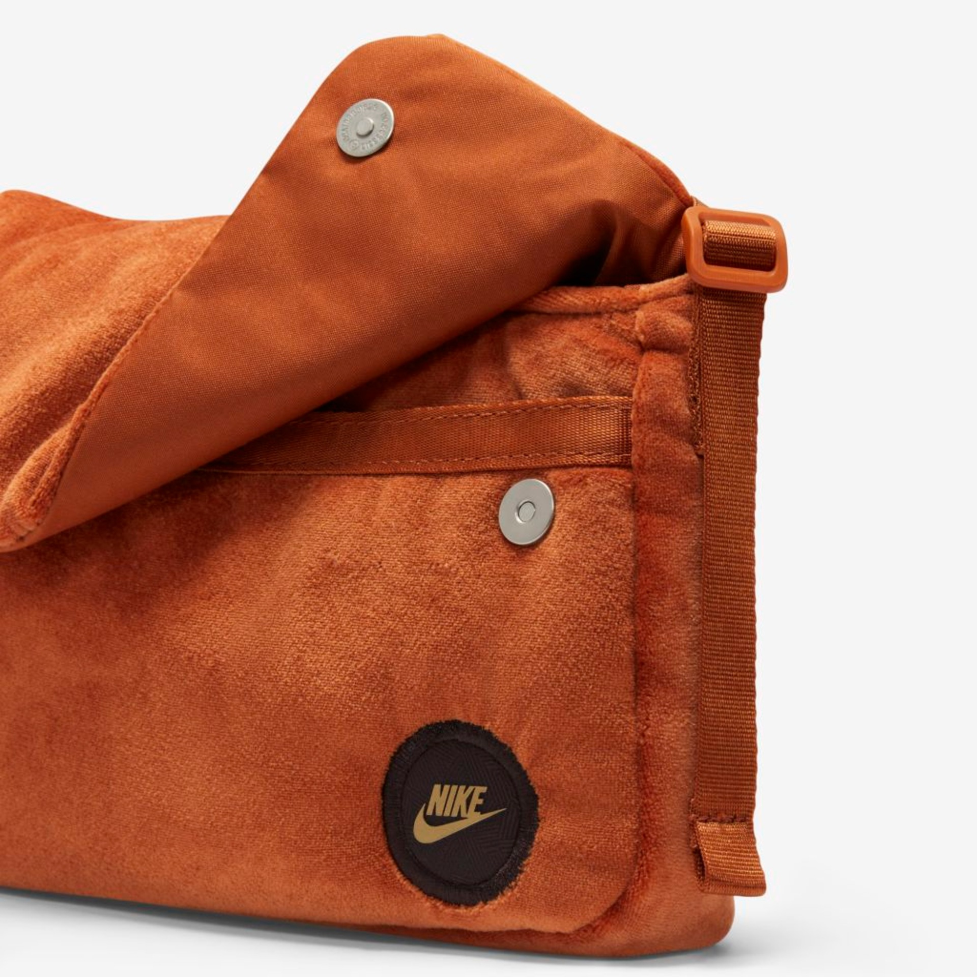 Bolsa Transversal Nike Sportswear Futura 365 Feminina - Foto 7