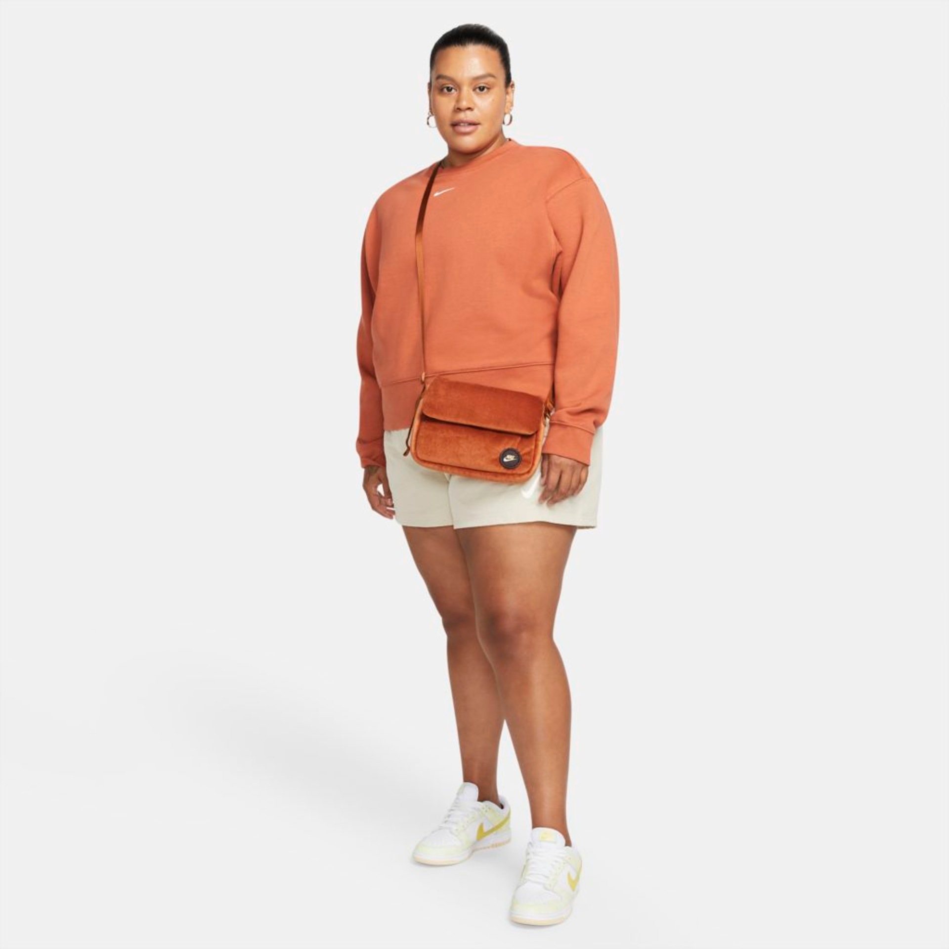 Bolsa Transversal Nike Sportswear Futura 365 Feminina - Foto 10
