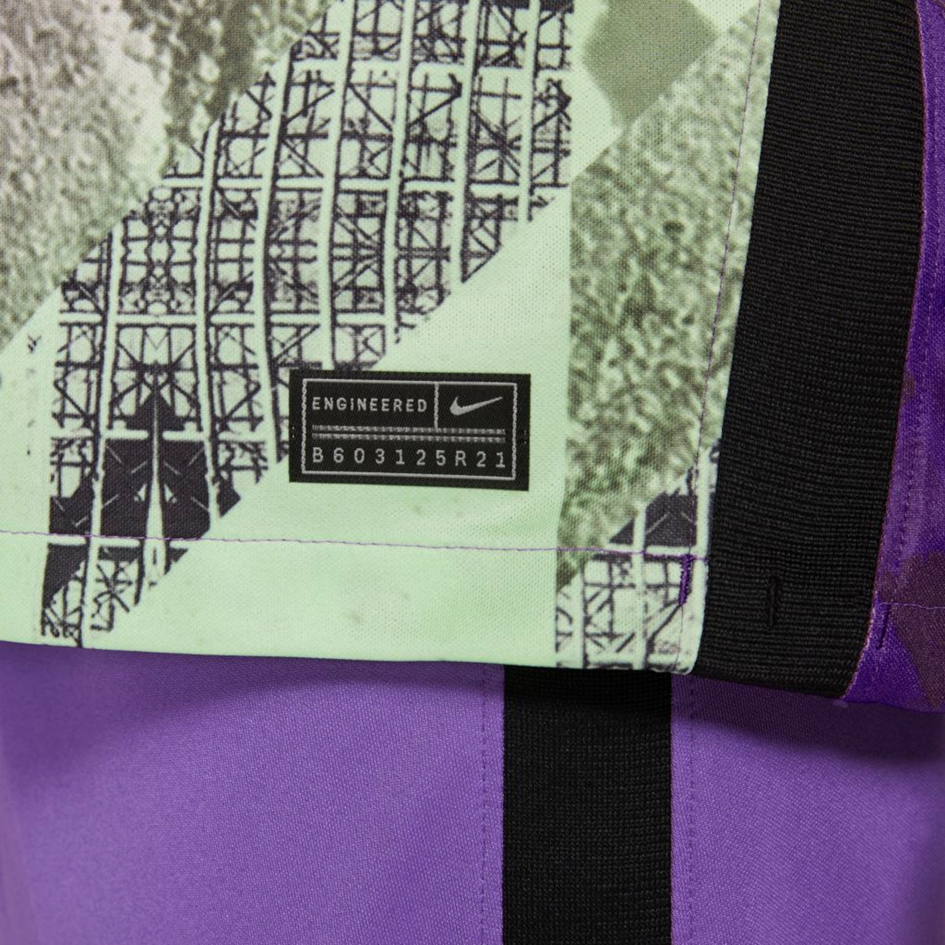 Camiseta Nike Tottenham III 2021/22 Torcedor Pro Masculina - Foto 4