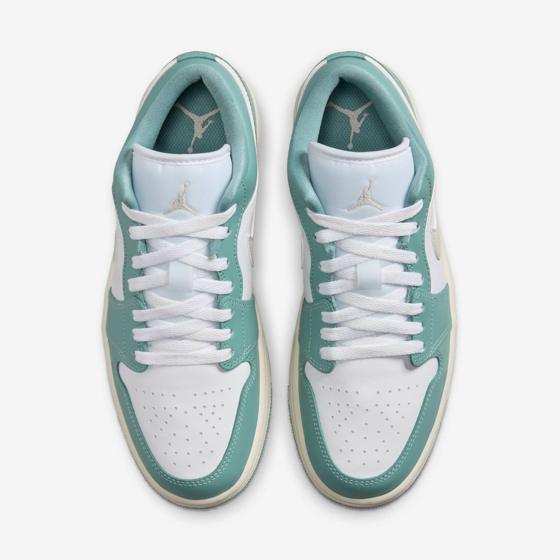 Tênis Air Jordan 1 Low Feminino - Foto 4