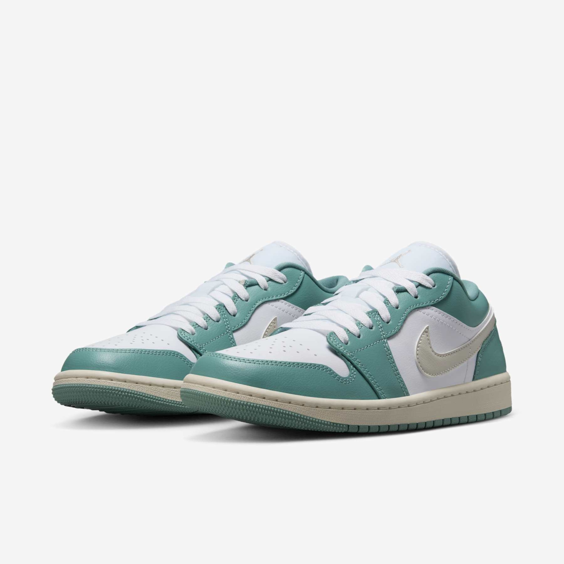Tênis Air Jordan 1 Low Feminino - Foto 5