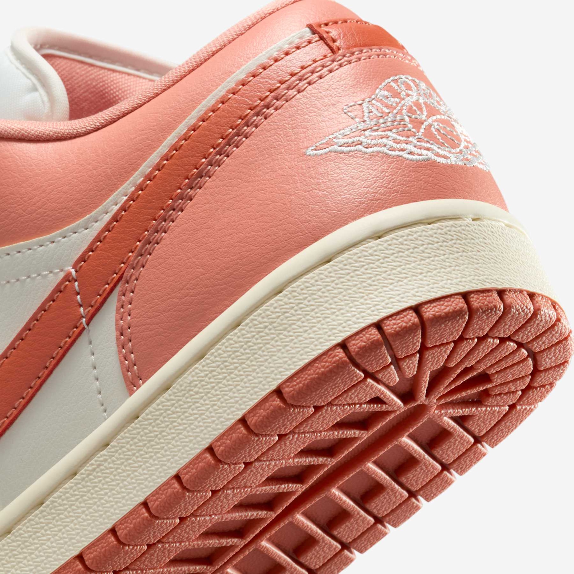 Tênis Air Jordan 1 Low Feminino - Foto 8