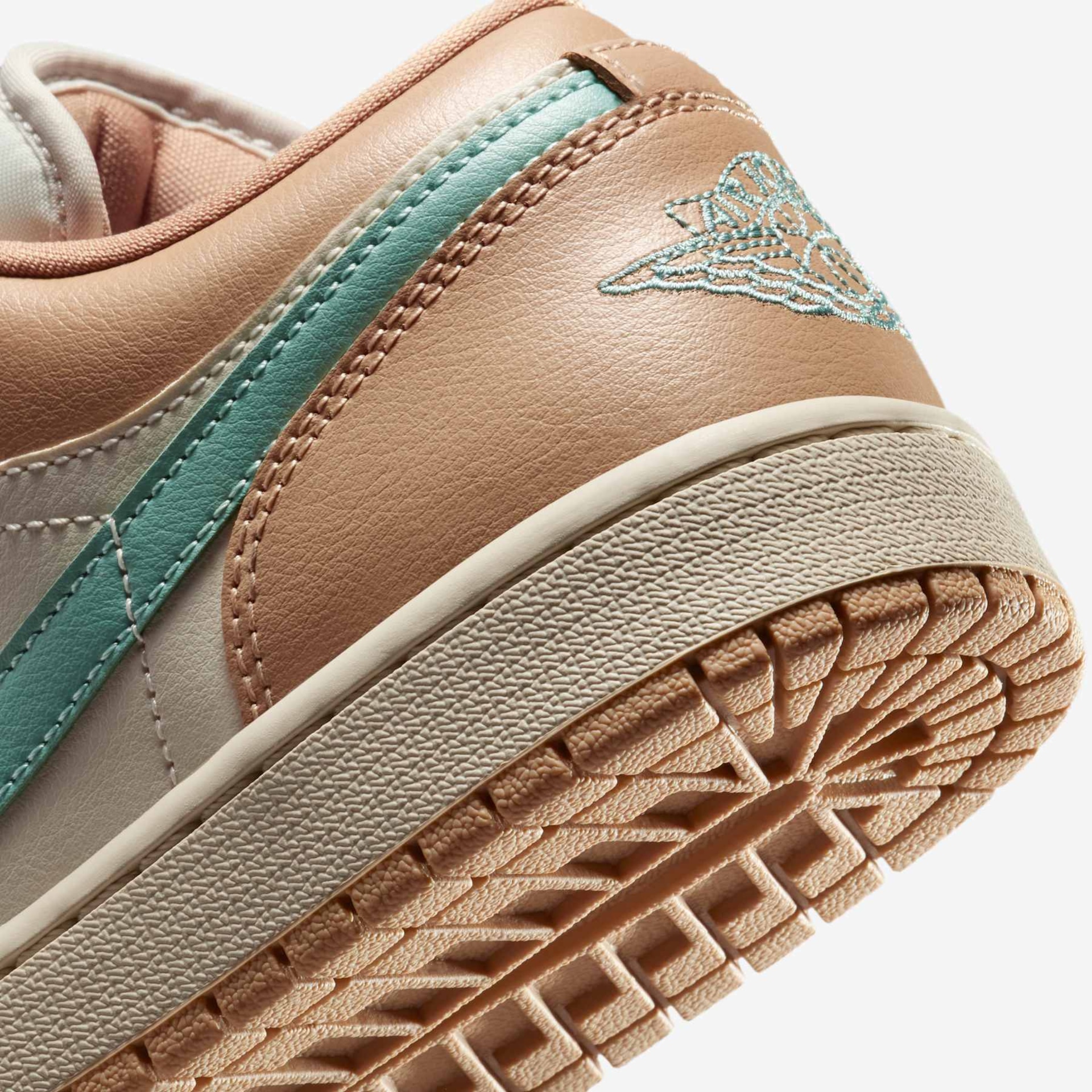 Tênis Air Jordan 1 Low Feminino - Foto 8
