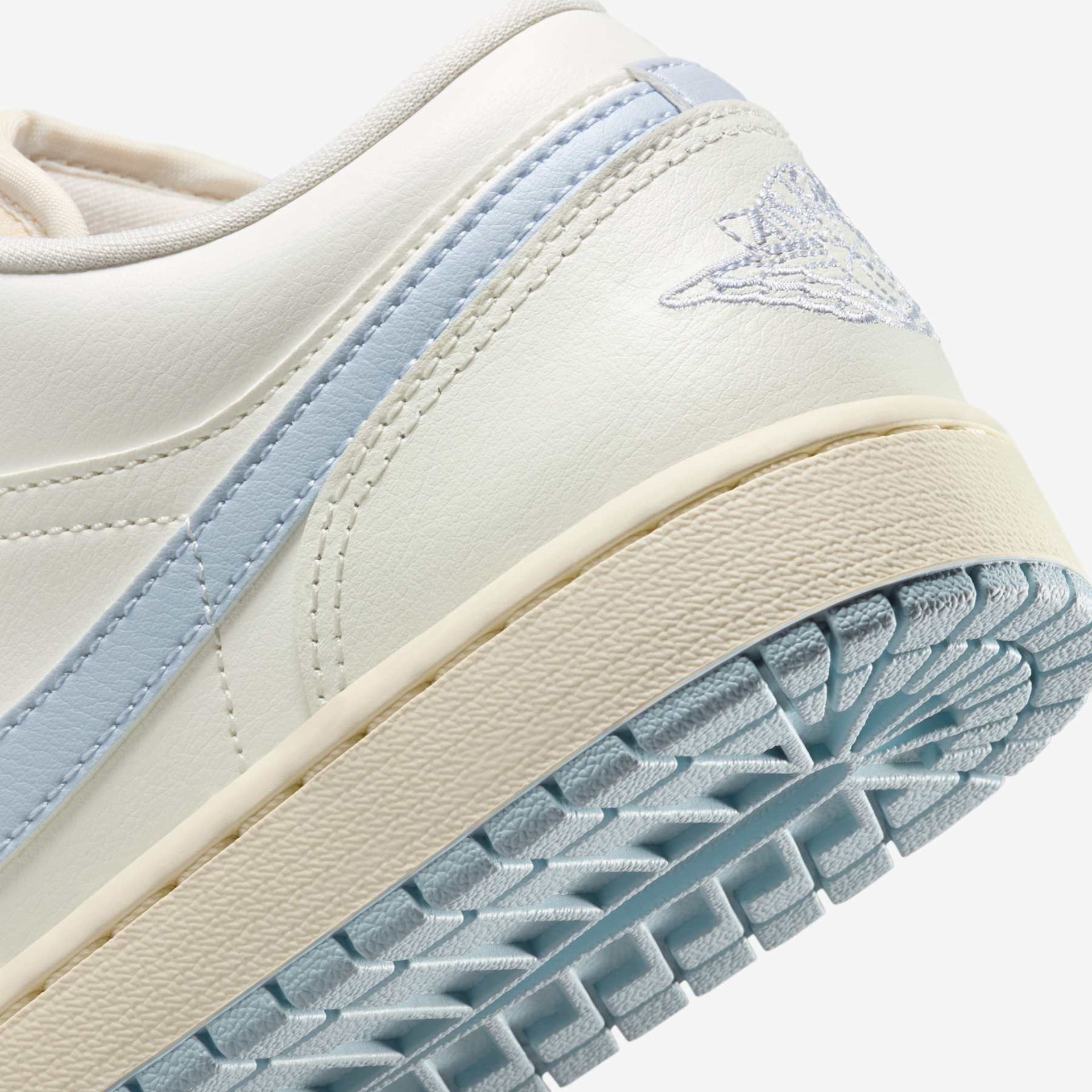 Tênis Air Jordan 1 Low Feminino - Foto 8