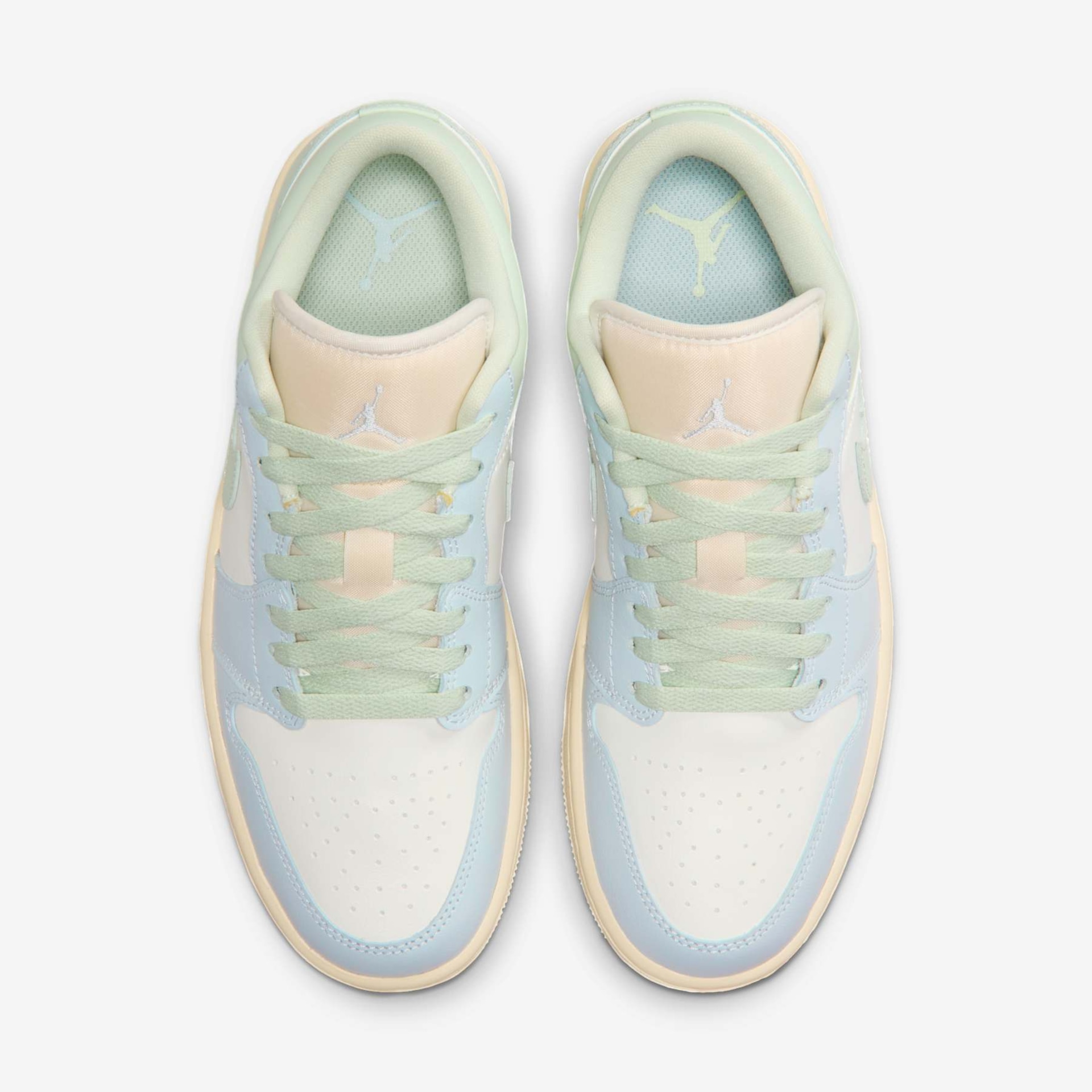 Tênis Air Jordan 1 Low Feminino - Foto 4