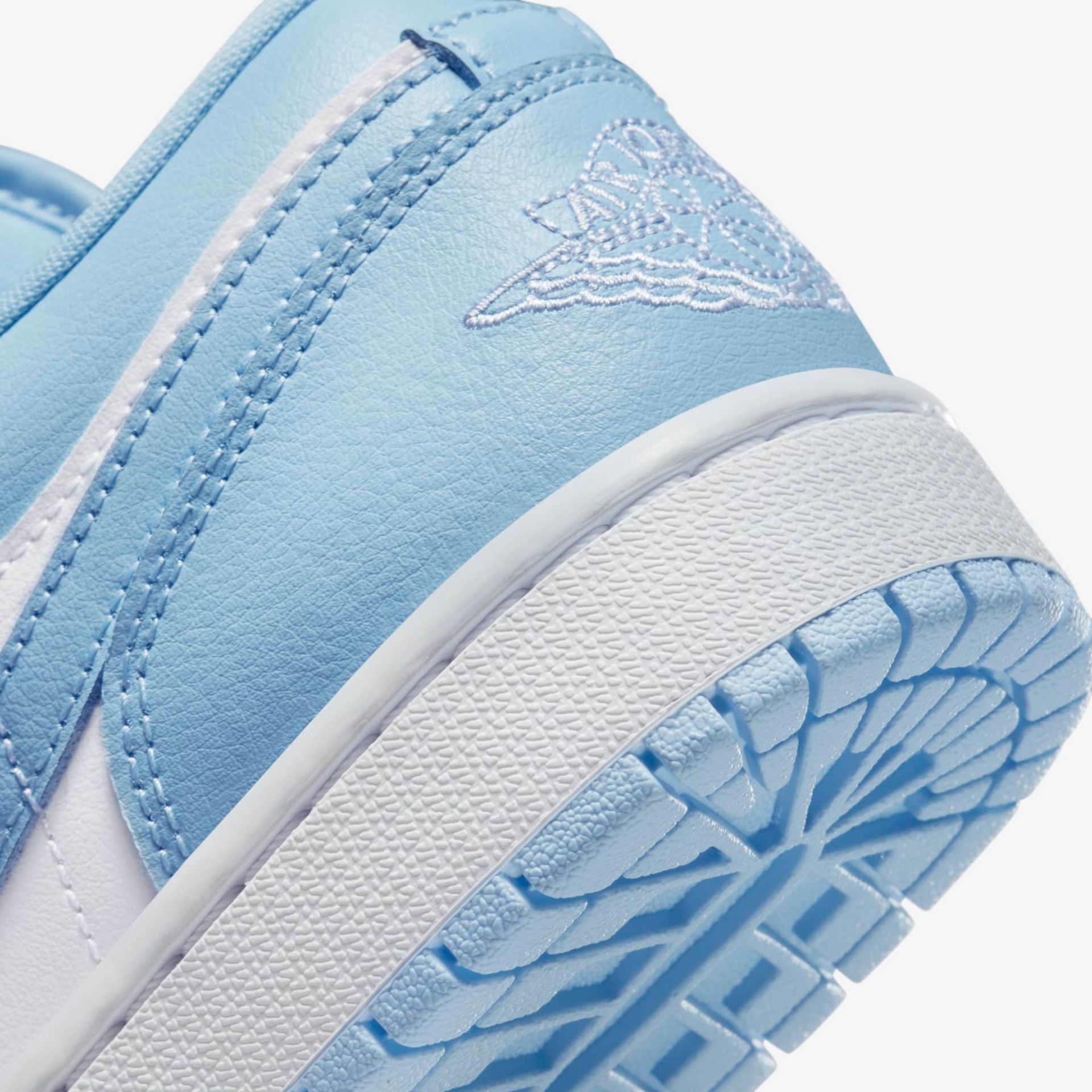 Tênis Air Jordan 1 Low Feminino - Foto 9