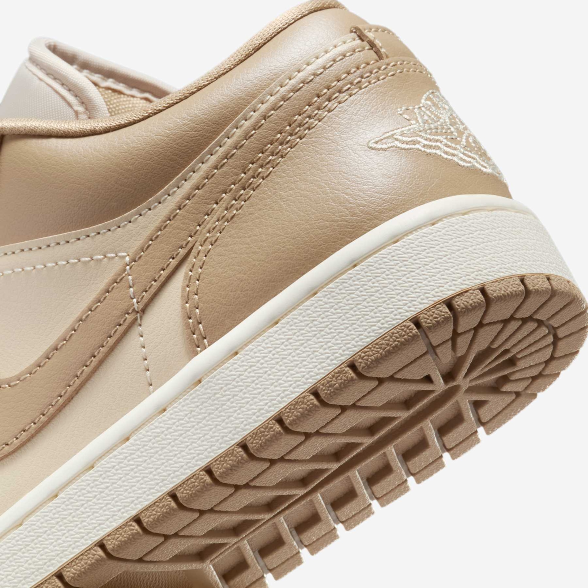 Tênis Air Jordan 1 Low Feminino - Foto 8