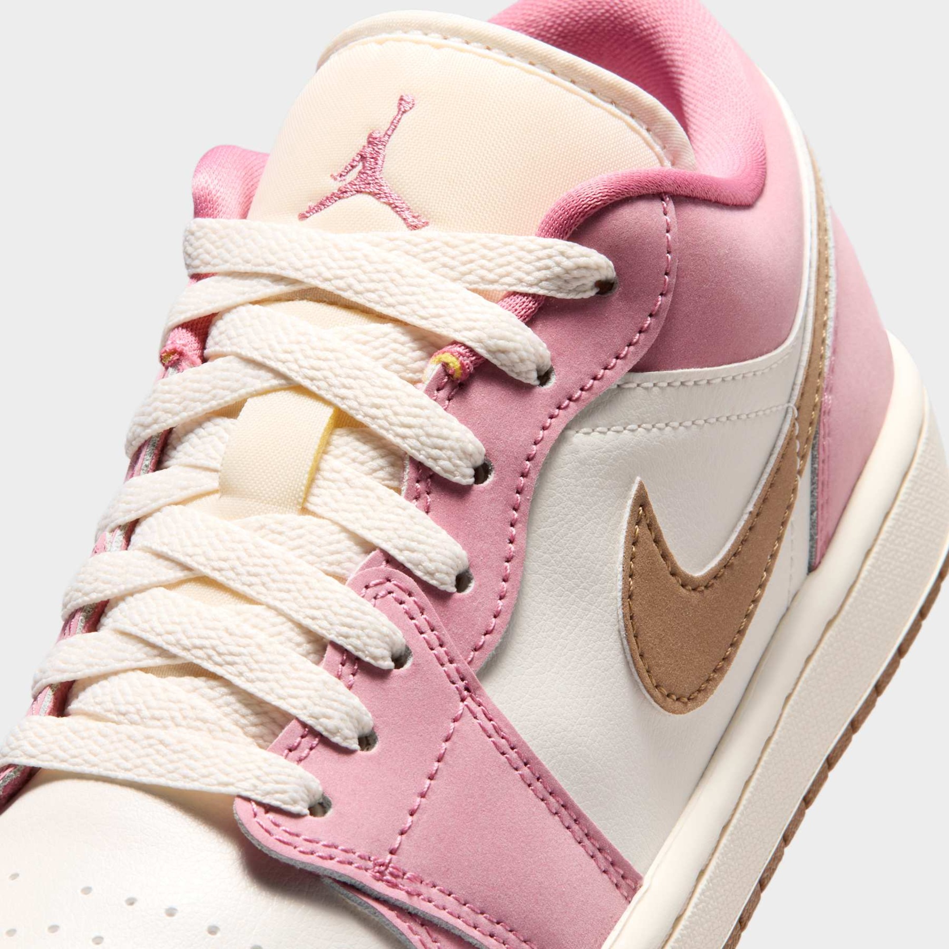 Tênis Air Jordan 1 Low Feminino - Foto 7