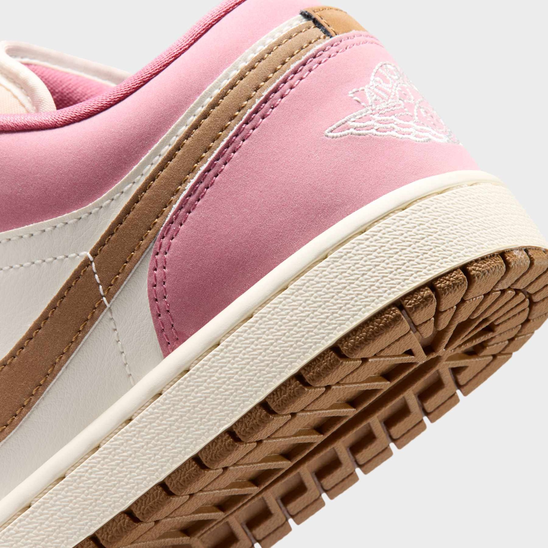 Tênis Air Jordan 1 Low Feminino - Foto 8